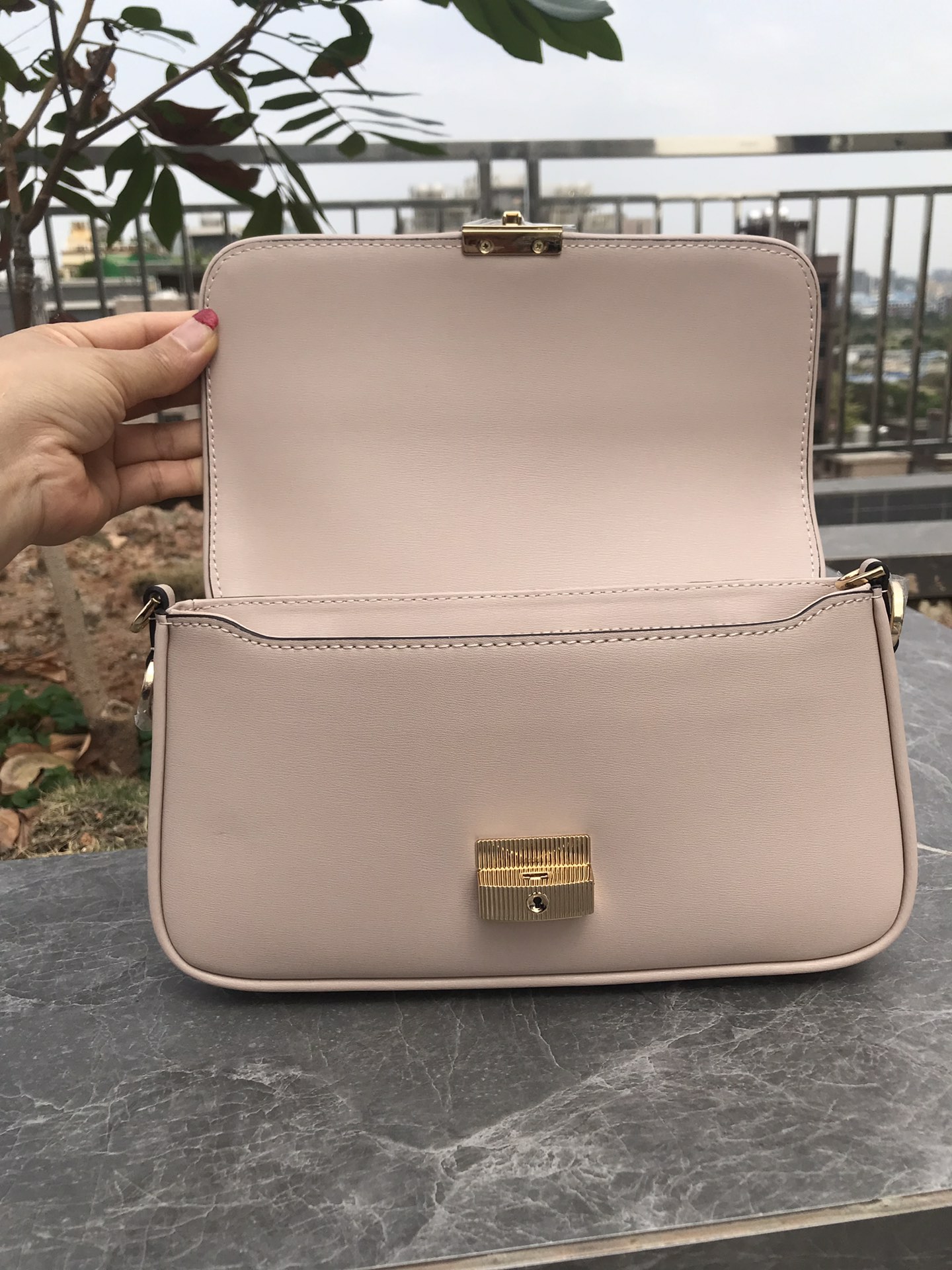 Michael Kors ～小号腋下包，粉色