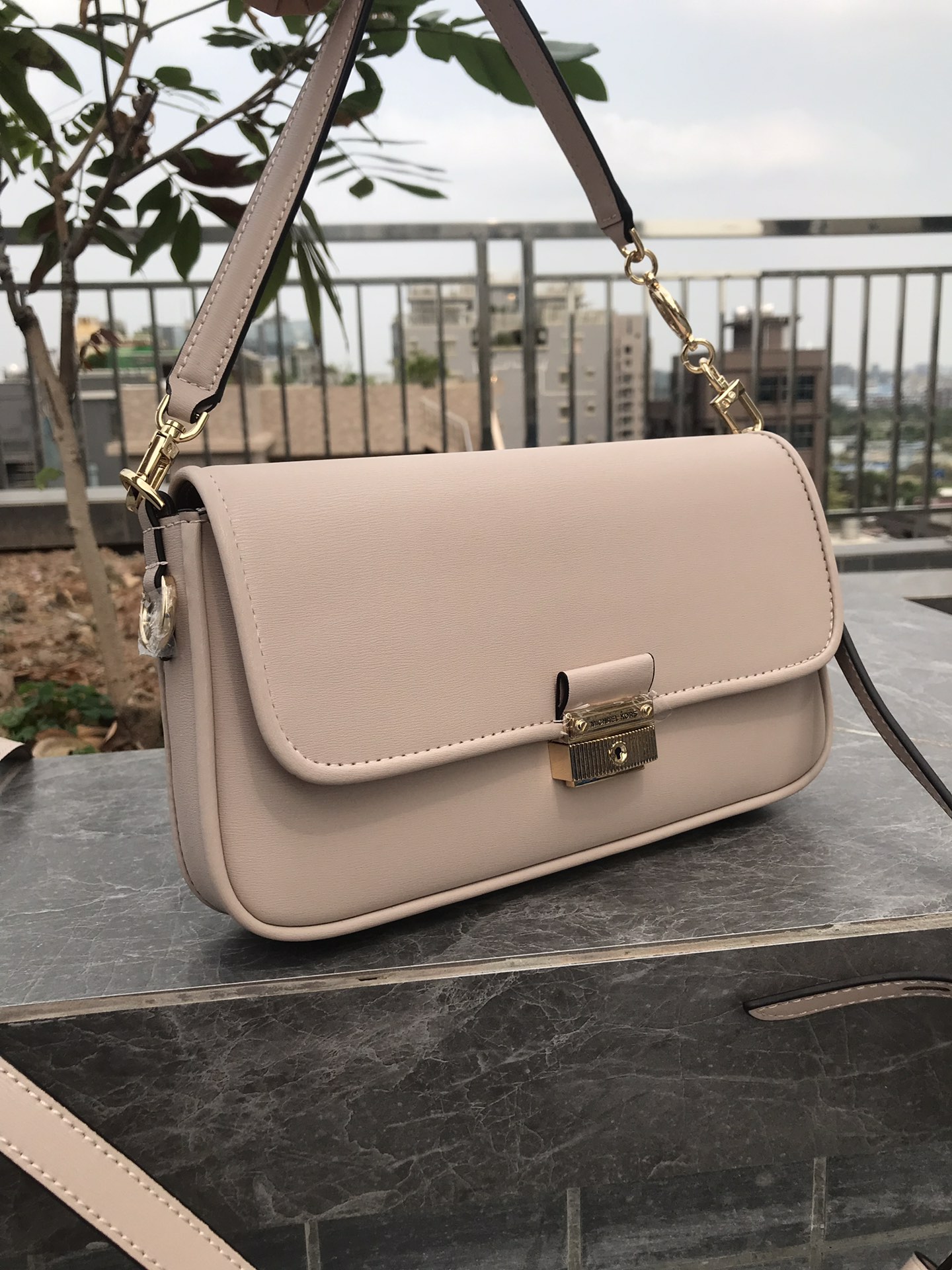 Michael Kors ～小号腋下包，粉色