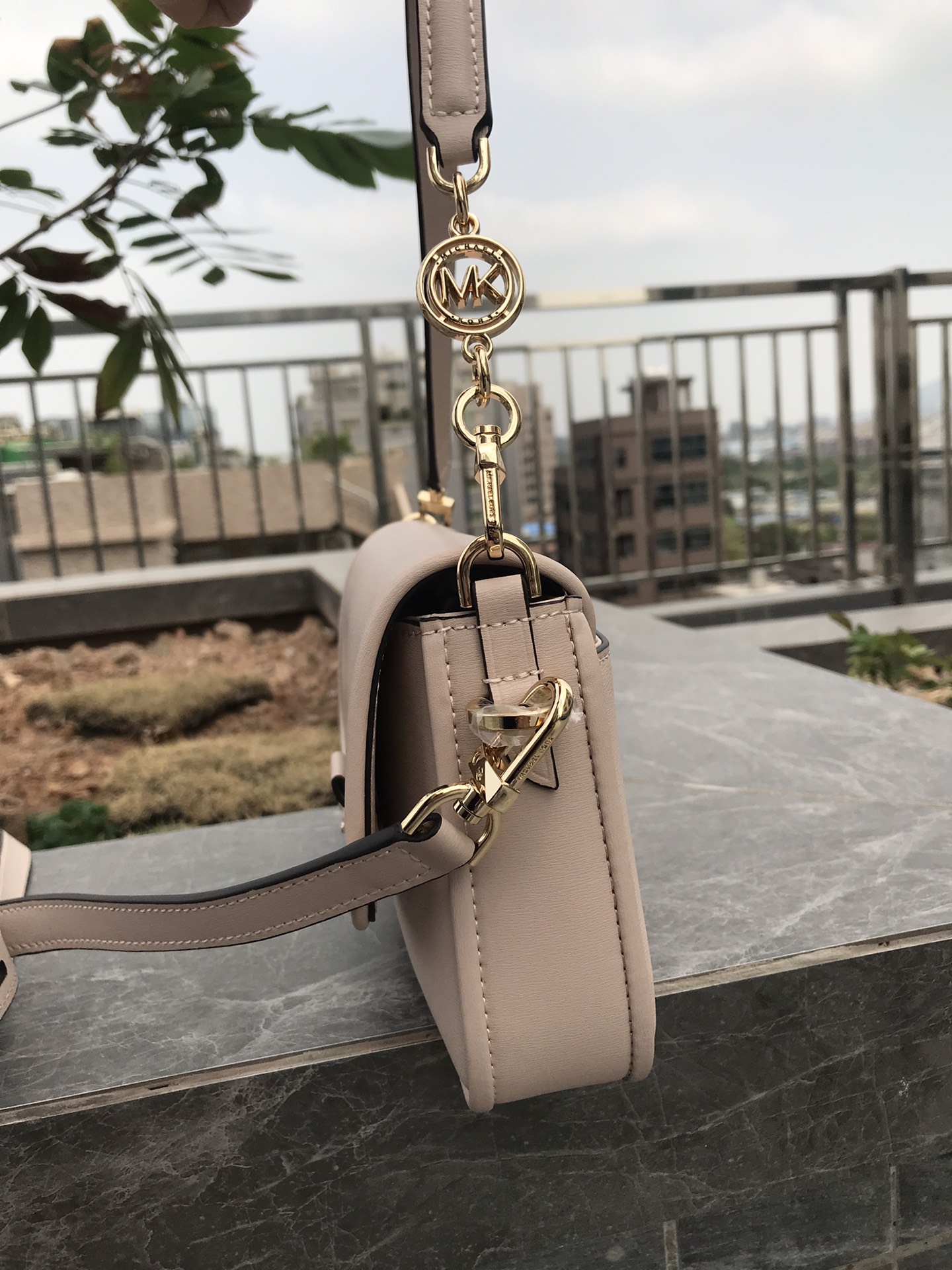Michael Kors ～小号腋下包，粉色