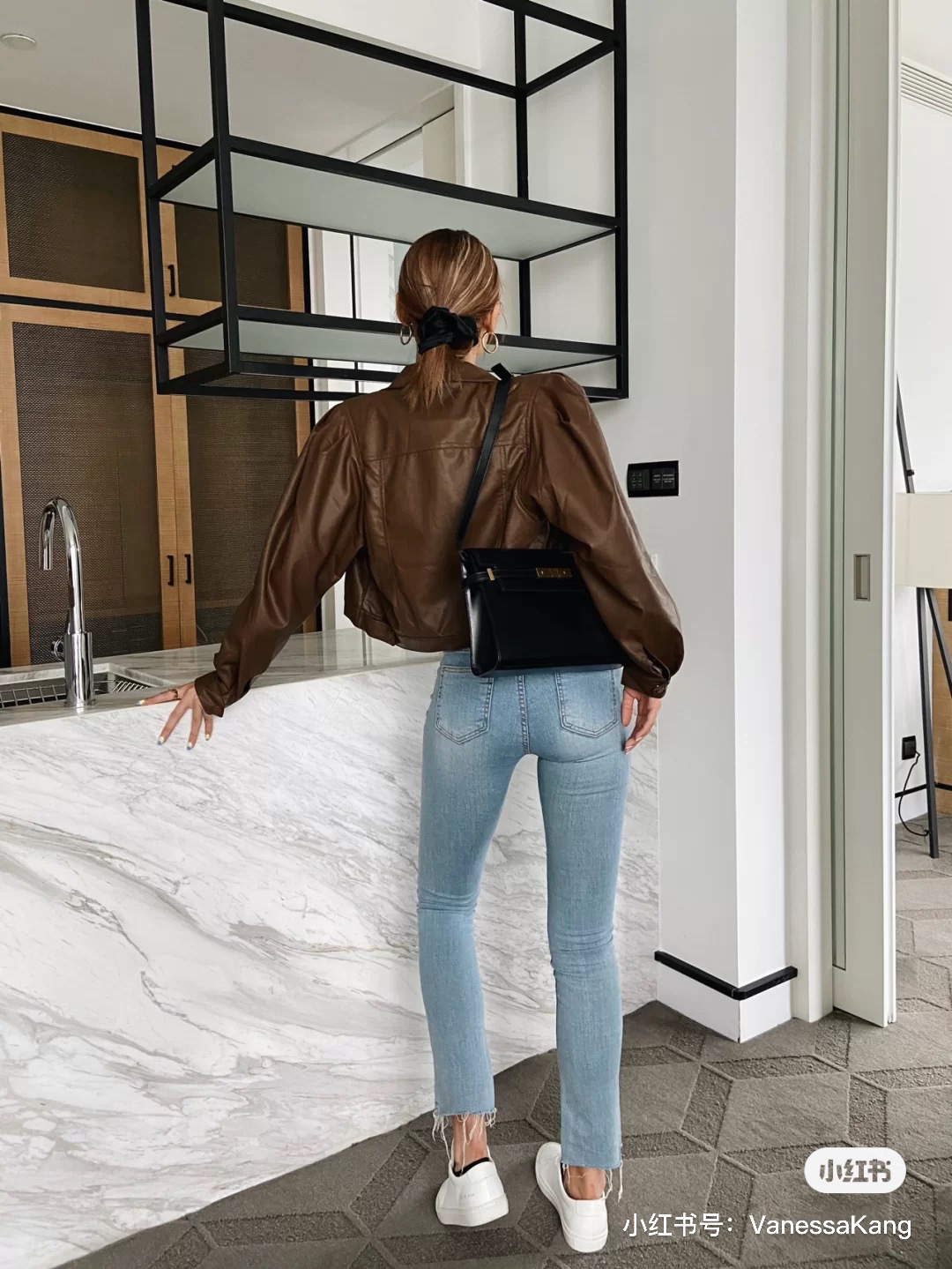 Ysl 𝑴𝒂𝒏𝒉𝒂𝒕𝒕𝒂𝒏 29CM曼哈顿法棍包 579271黑色牙签纹金扣