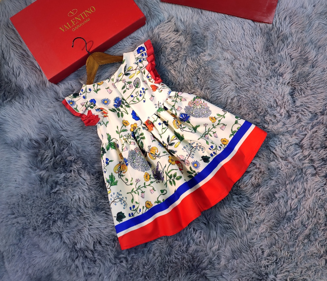 “VALENT1N0 2021ss Girls’ Summer Clothes: Soft Silks, Little Flying Wings, Full Package Delivery” - 图片 2