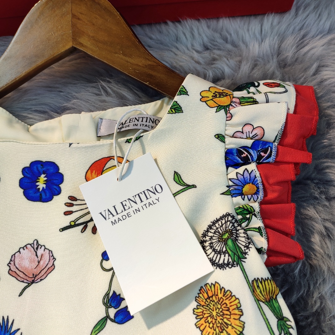 “VALENT1N0 2021ss Girls’ Summer Clothes: Soft Silks, Little Flying Wings, Full Package Delivery” - 图片 5