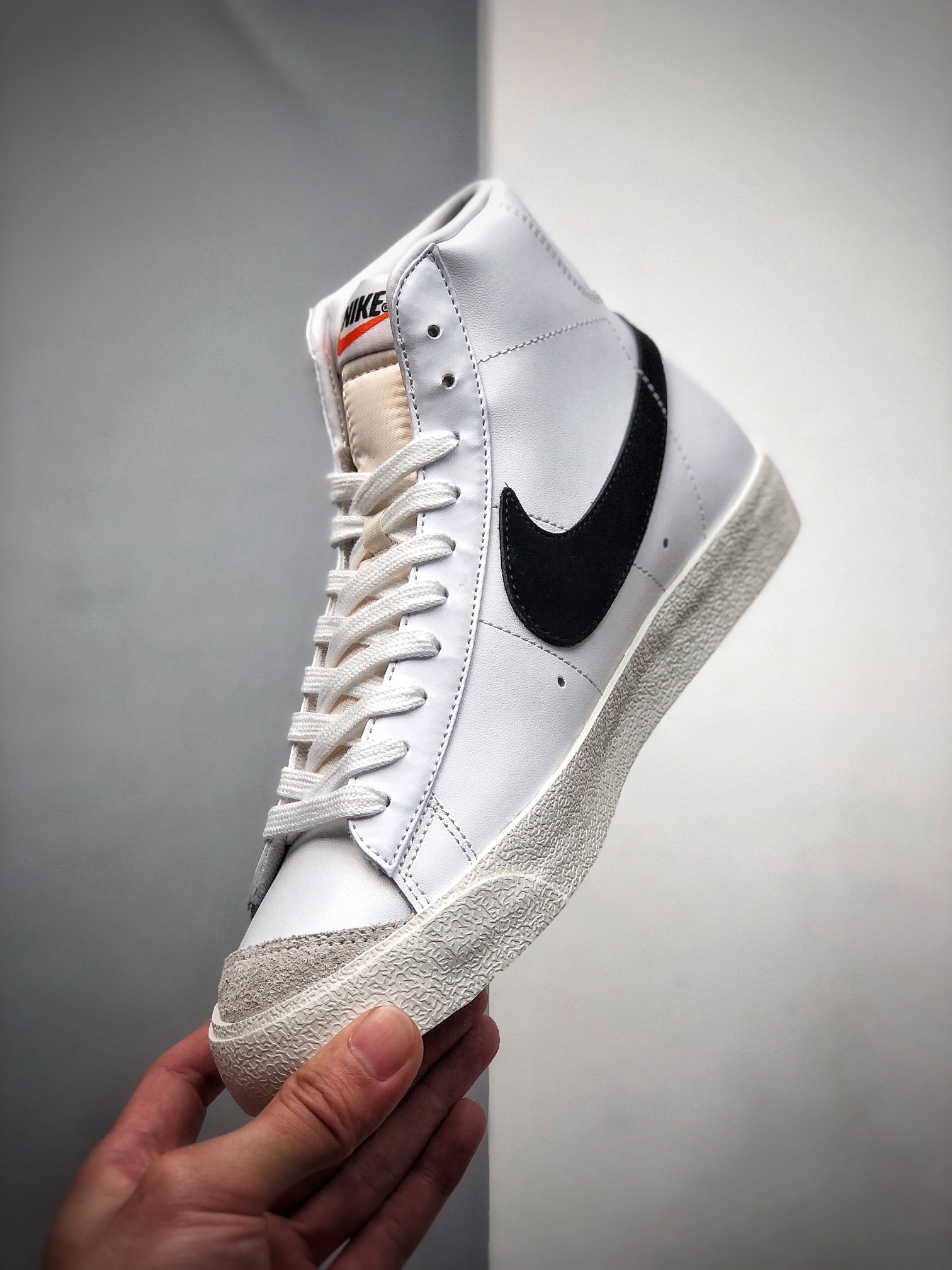 220 纯原NIKE ZOOM BLAZER MID 经典 白黑勾 BQ6806-100-莆田鞋,莆田鞋货源,高仿鞋,高仿鞋货源,安福档口,莆田高仿鞋,莆田鞋批发,高仿鞋批发,莆田高仿运动鞋,高仿运动鞋,莆田运动鞋 220 纯原NIKE ZOOM BLAZER MID 经典 白黑勾 BQ6806-100