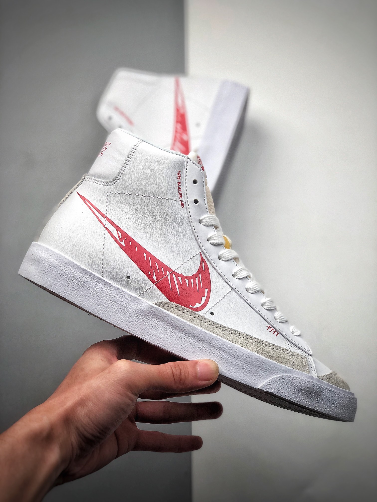 220  纯原Nike Blazer Mid ’77 Vintage 开拓者“涂鸦勾”复古高帮休闲板鞋 CW7580-100