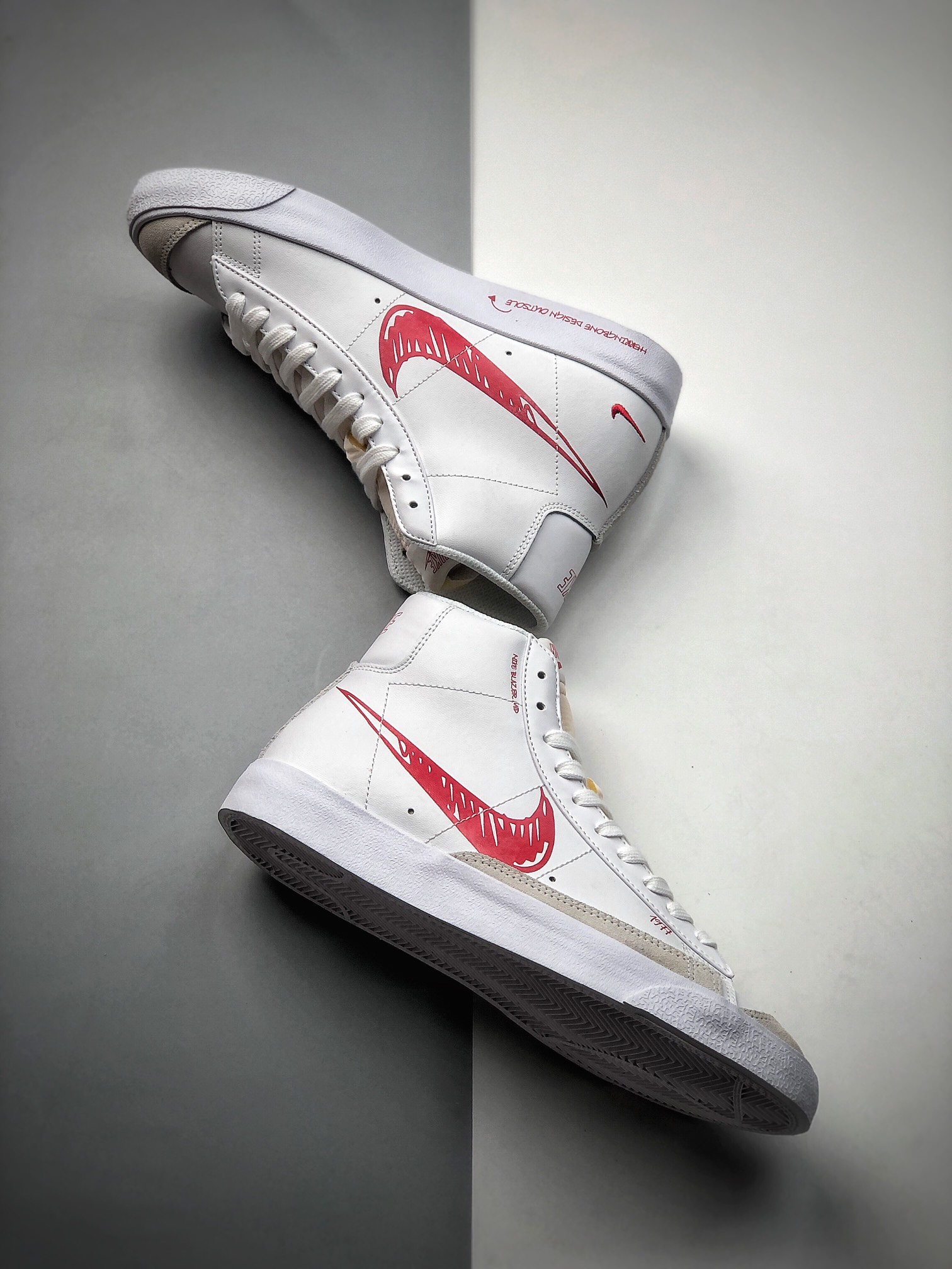 220  纯原Nike Blazer Mid ’77 Vintage 开拓者“涂鸦勾”复古高帮休闲板鞋 CW7580-100