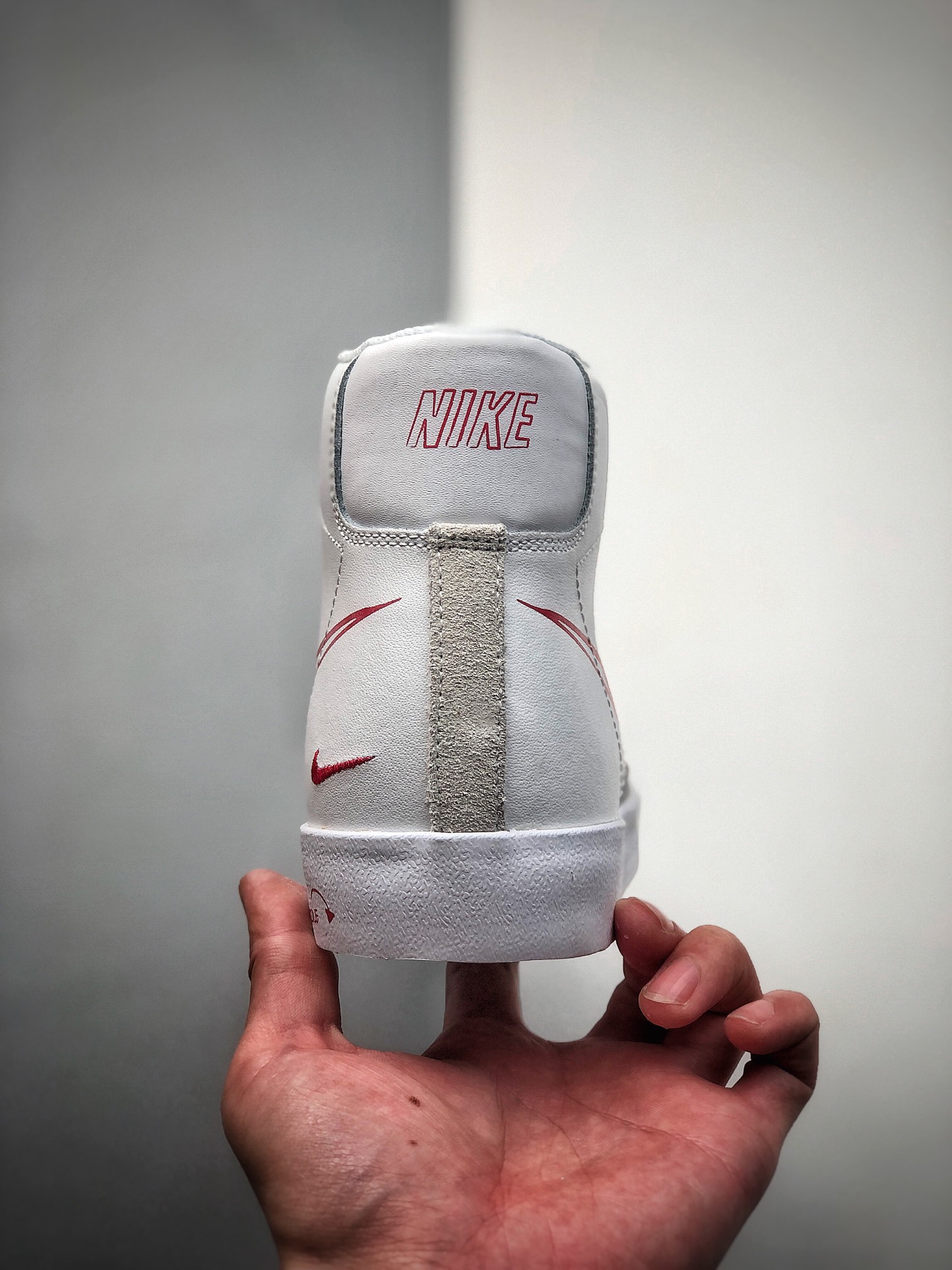 220  纯原Nike Blazer Mid ’77 Vintage 开拓者“涂鸦勾”复古高帮休闲板鞋 CW7580-100