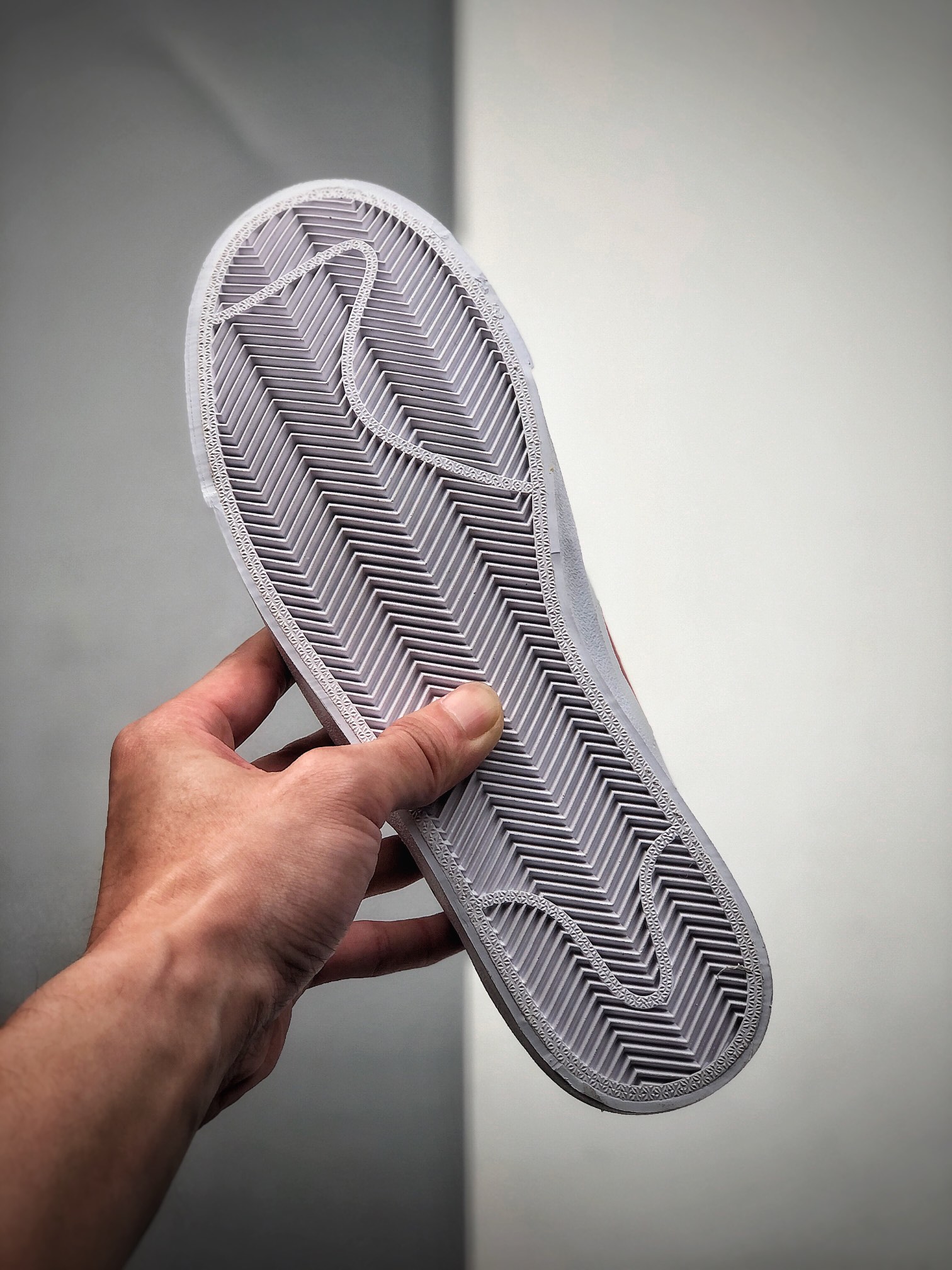 220  纯原Nike Blazer Mid ’77 Vintage 开拓者“涂鸦勾”复古高帮休闲板鞋 CW7580-100