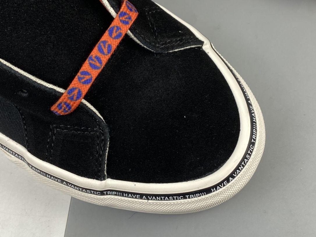 160 Vans Th Snake Trail Lx 联名款中帮休闲板鞋 VN0A4UWR26M