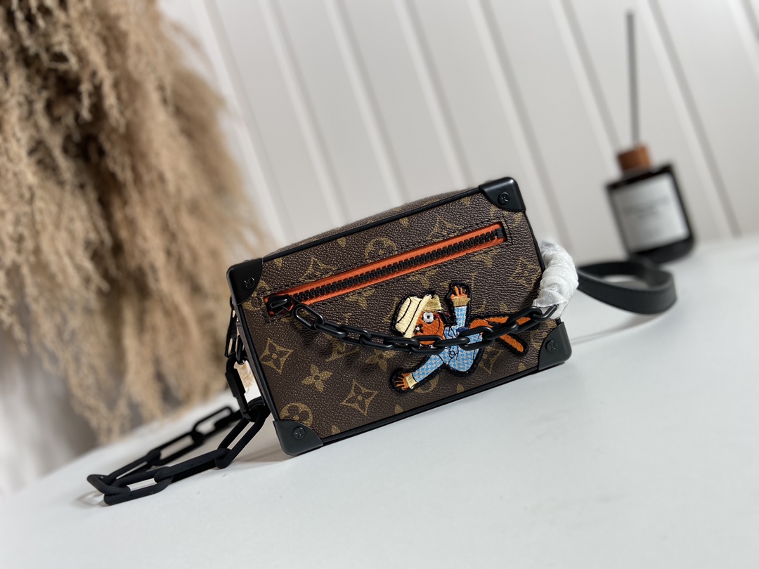 Perfect Quality Designer Replica
 Louis Vuitton LV Soft Trunk 7 Star
 Crossbody & Shoulder Bags Black Embroidery Monogram Canvas Spring/Summer Collection Chains M80159