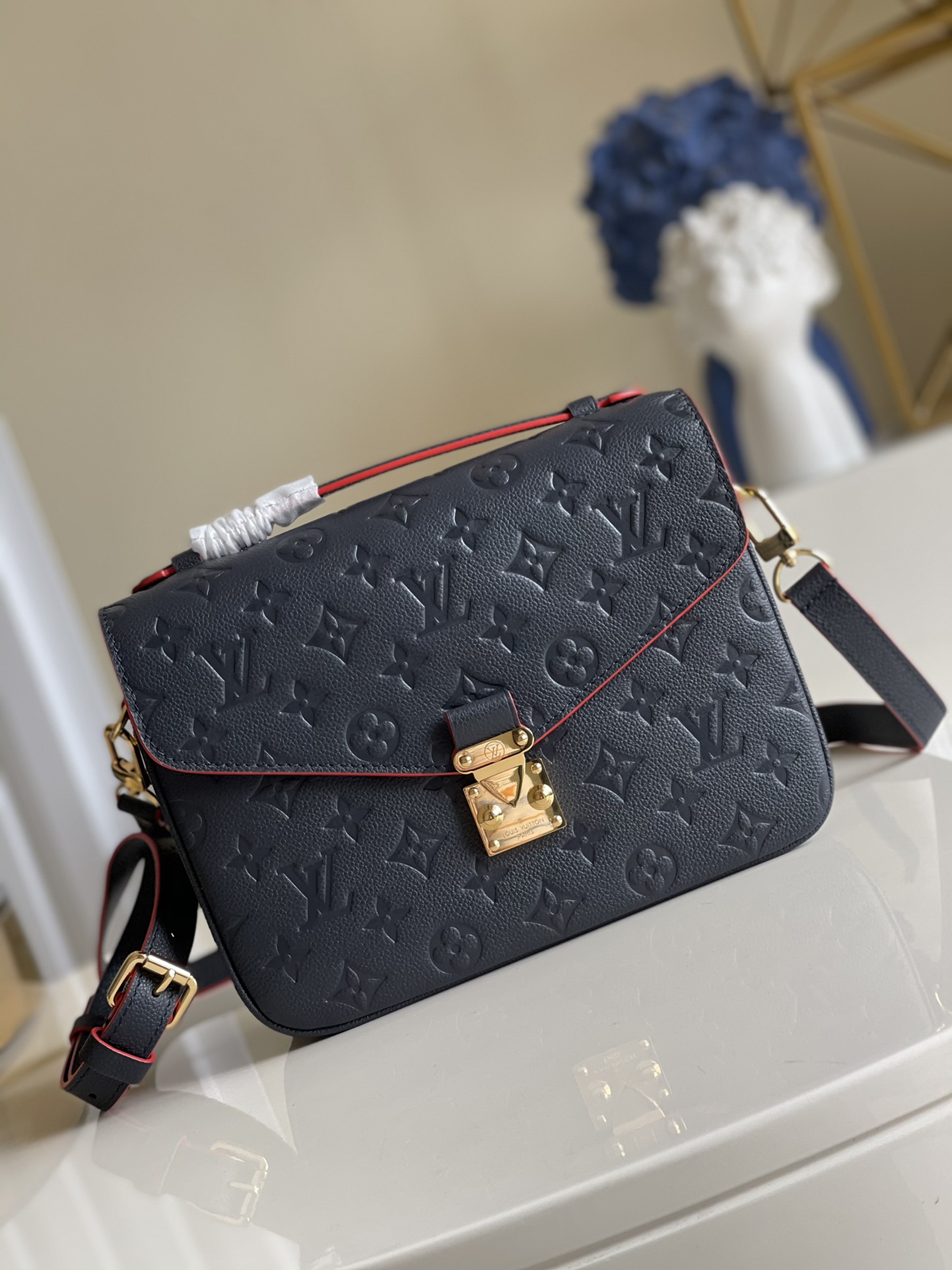 NO:396726,【Exclusive real photo M44071】40780 full-skin postman bag METIS top calf leather embossed and clearer to the flower. Brand new lock, stainless steel, quality is unquestionable. No better. Only the best. SIZE25*9*19CM j.,LV [original leather],louis vuitton,cowhide19860909【独家实拍M44071】40780全皮邮差包METIS 顶级小牛皮 压纹更是清晰对花 全新锁头 精钢打造 品质毋庸置疑 没有更好 只有最好 SIZE25*9*19CM j.,LV【原厂皮】,louis vuitton,cowhide,Bag