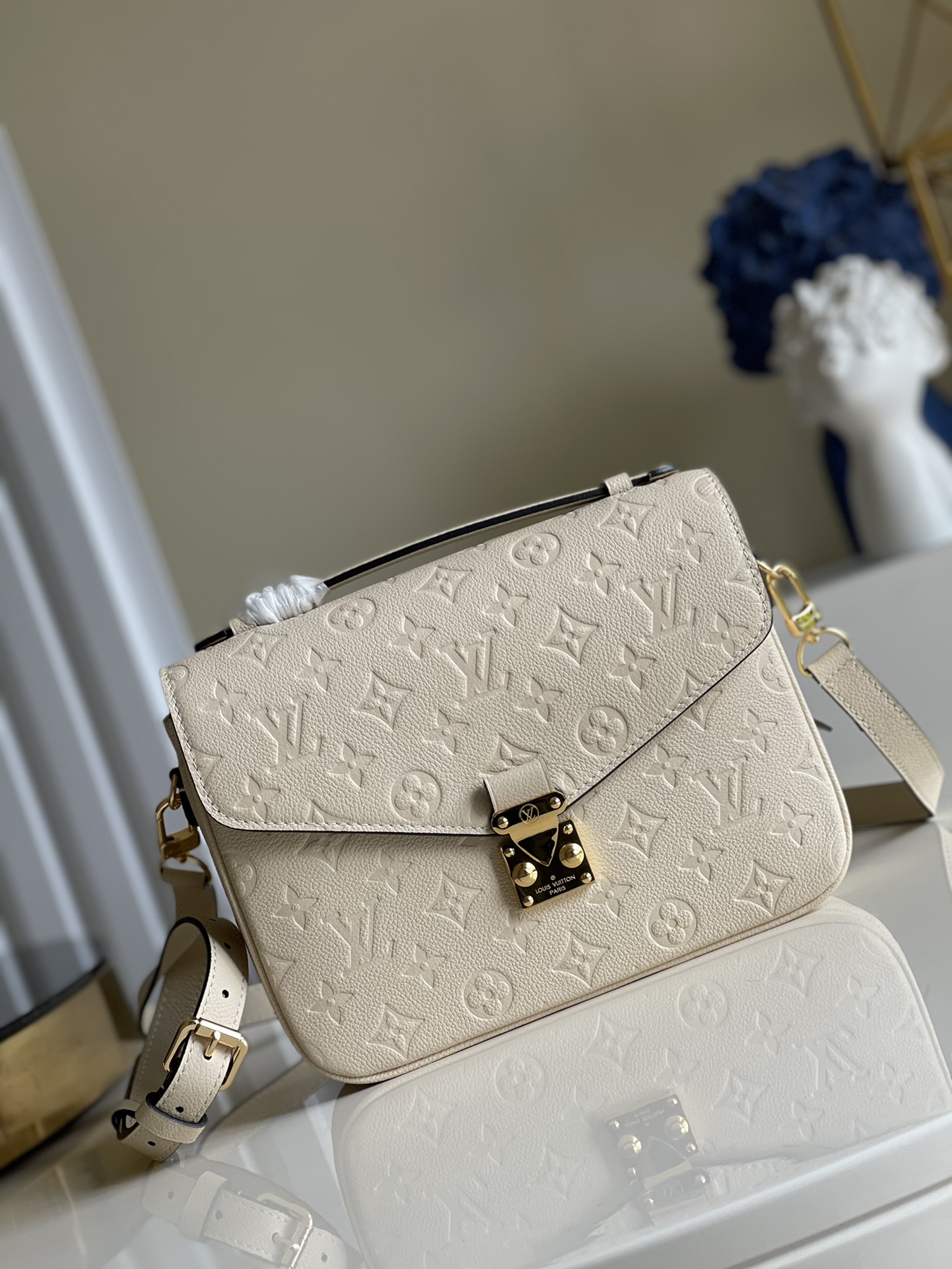 NO:396728,【Exclusive real photo M44072】40780 full-skin postman bag METIS top calf leather embossed and clearer to the flower, brand new lock, stainless steel, quality is unquestionable, no better, only the best SIZE25*9*19CM j.,LV【original leather】,louis vuitton,cowhide19860909【独家实拍M44072】40780全皮邮差包METIS 顶级小牛皮 压纹更是清晰对花 全新锁头 精钢打造 品质毋庸置疑 没有更好 只有最好 SIZE25*9*19CM j.,LV【原厂皮】,louis vuitton,cowhide,Bag