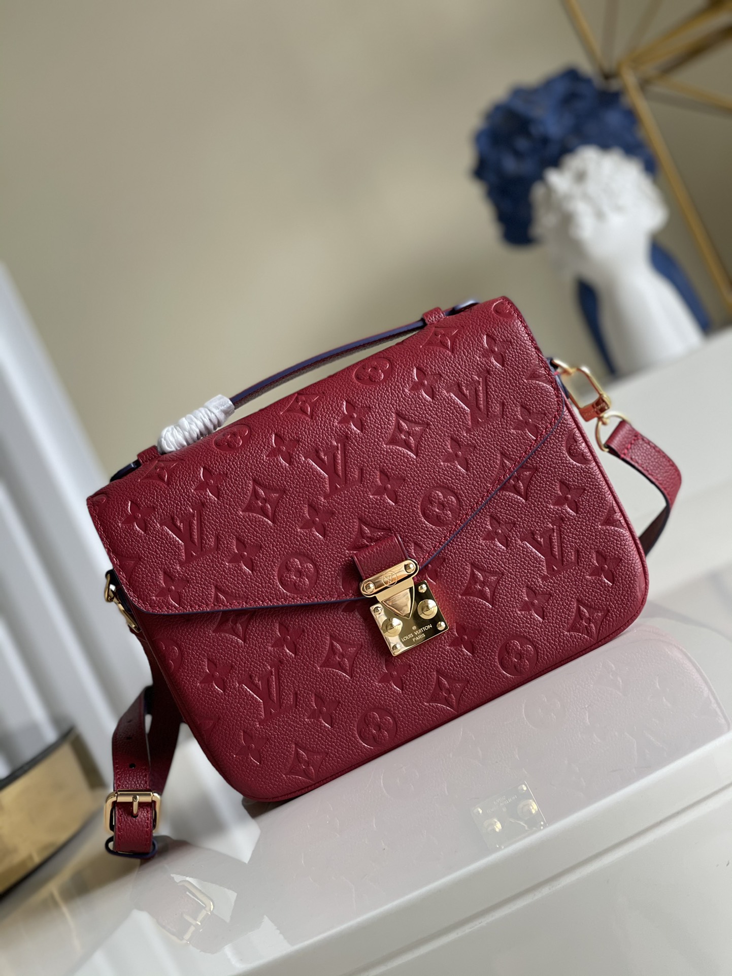 NO:396732,[Exclusive real shot of M41488 scarlet] 40780 full-skin postman bag METIS top calf leather embossed with clearer flowers, brand new locks, stainless steel, quality is unquestionable, no better, only the best SIZE25*9*19CM j.,LV [original leather],louis vuitton,cowhide19860909【独家实拍M41488猩红色】40780全皮邮差包METIS 顶级小牛皮 压纹更是清晰对花 全新锁头 精钢打造 品质毋庸置疑 没有更好 只有最好 SIZE25*9*19CM j.,LV【原厂皮】,louis vuitton,cowhide,Bag