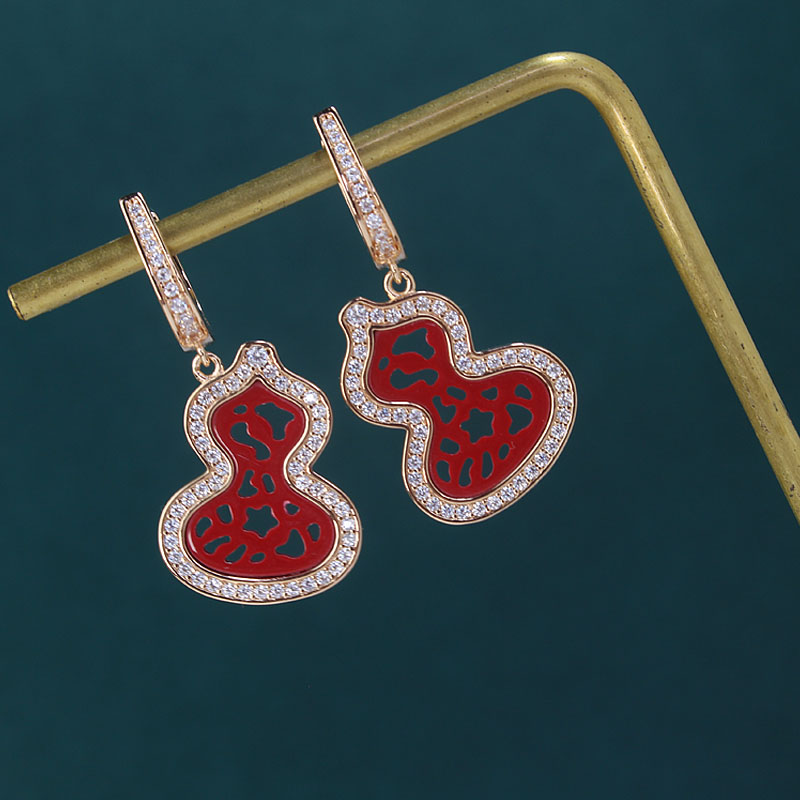 批185WULU系列新品 葫芦耳扣。 搭配 珊瑚 ，绿松。S925纯银材质 咪金电镀香槟金色