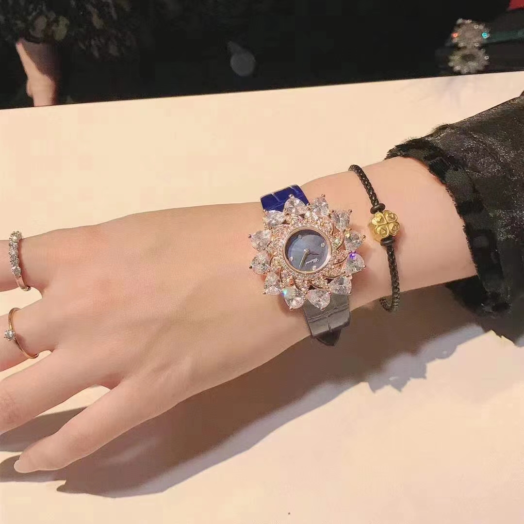 Chopard 萧邦 Chopard 高级珠宝系列腕表 以璀璨的花朵造型 由钻石珠宝点缀而成的表壳