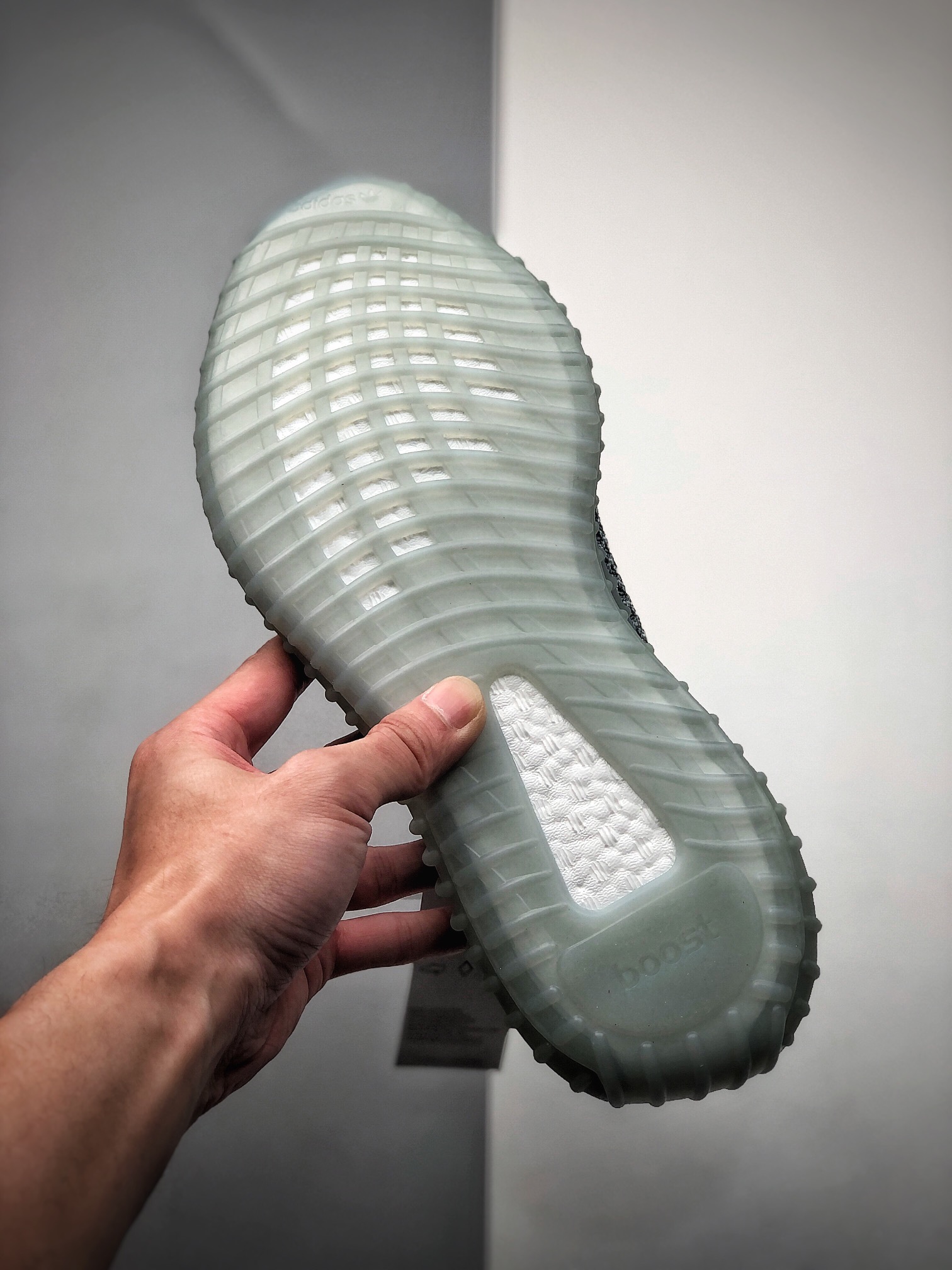 200  蓝精灵Adidas Yeezy Boost 350V2 椰子 超弹力BOOST爆米花中底 脚感无可挑剔   GY7657