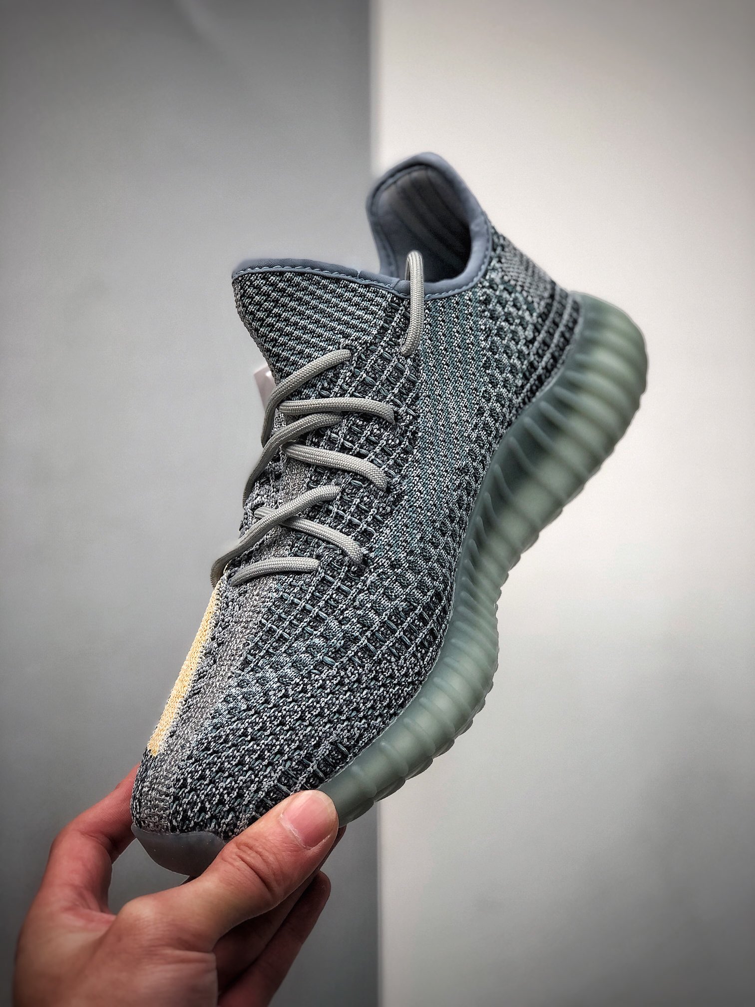 200  蓝精灵Adidas Yeezy Boost 350V2 椰子 超弹力BOOST爆米花中底 脚感无可挑剔   GY7657