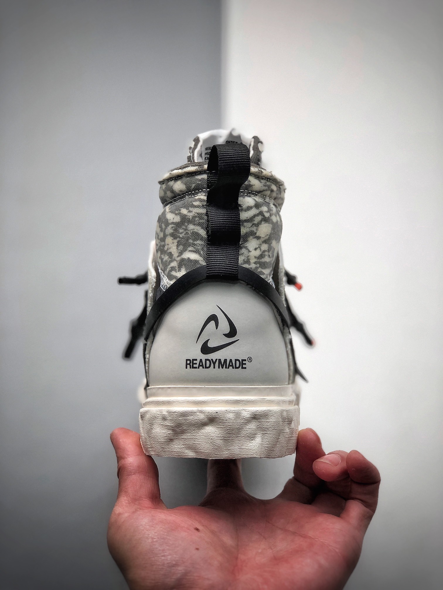 450  Travis Scott 周杰伦同款 整体的改造方式十分大胆且粗狂 CZ3589-100