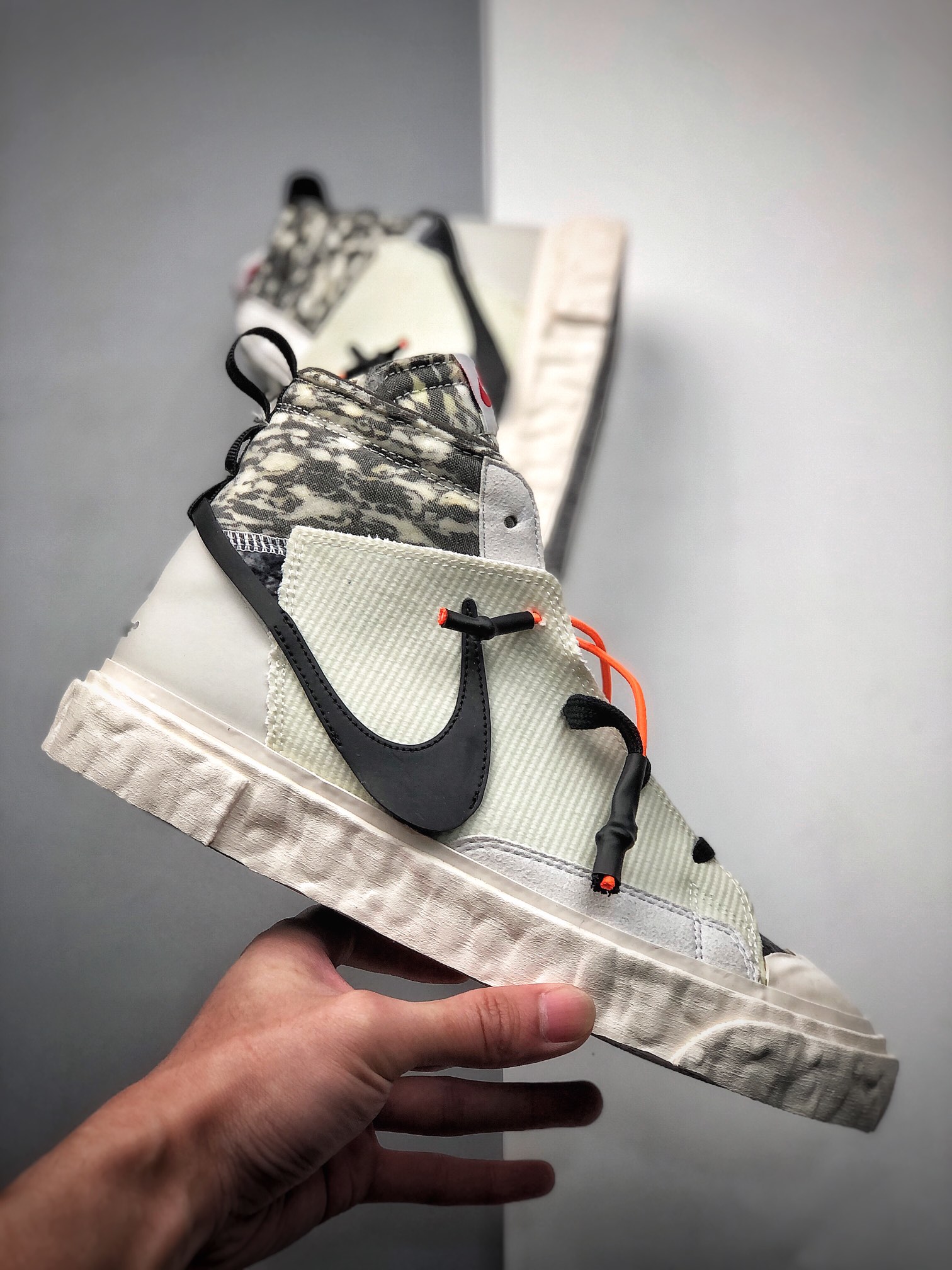 450  Travis Scott 周杰伦同款 整体的改造方式十分大胆且粗狂 CZ3589-100