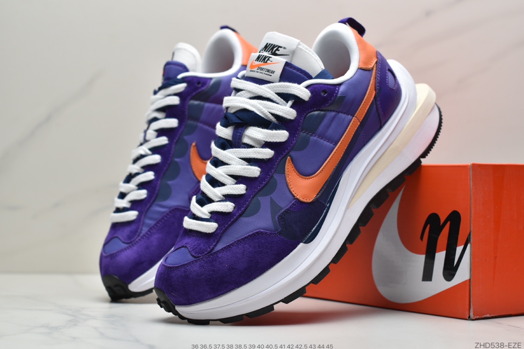 300  Sacai x Nike VaporWaffle  DD1875-500