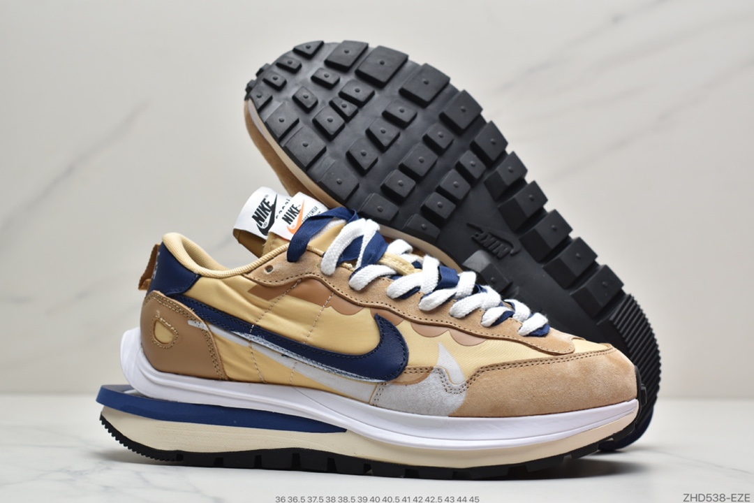 300  Sacai x Nike VaporWaffle  DD1875-500