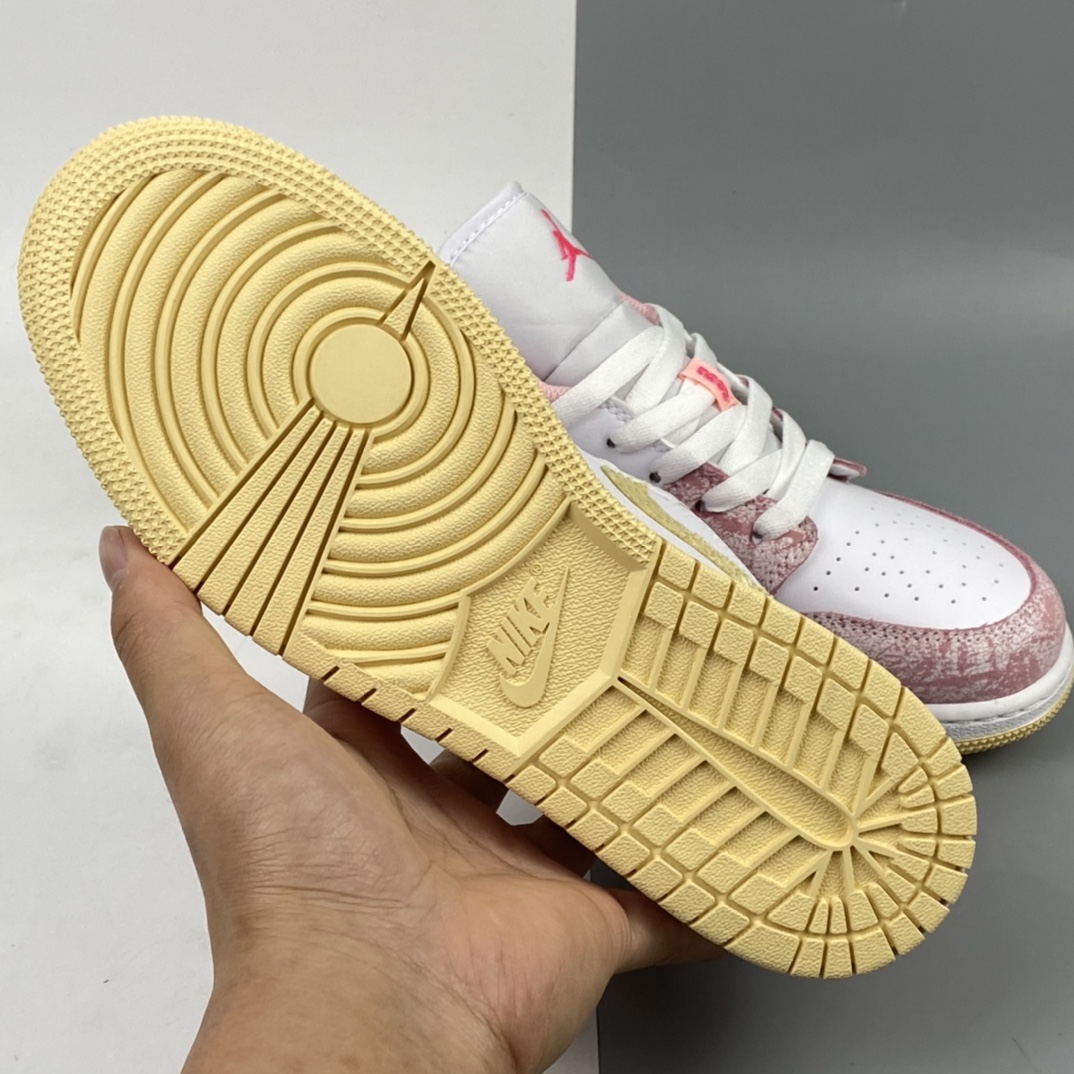 240 Air Jordan 1 Low AJ1低帮时尚休闲板鞋 CW7104-601