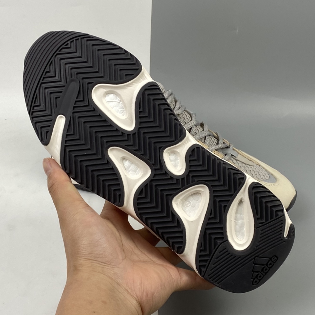 240 AD Yeezy Boost 700 V2 “Cream ” 奶油 棕灰白 复古爆米花中底姥爷慢跑鞋 GY7924