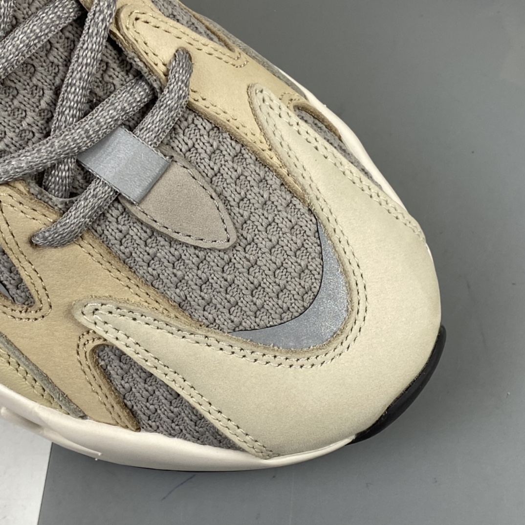 240 AD Yeezy Boost 700 V2 “Cream ” 奶油 棕灰白 复古爆米花中底姥爷慢跑鞋 GY7924