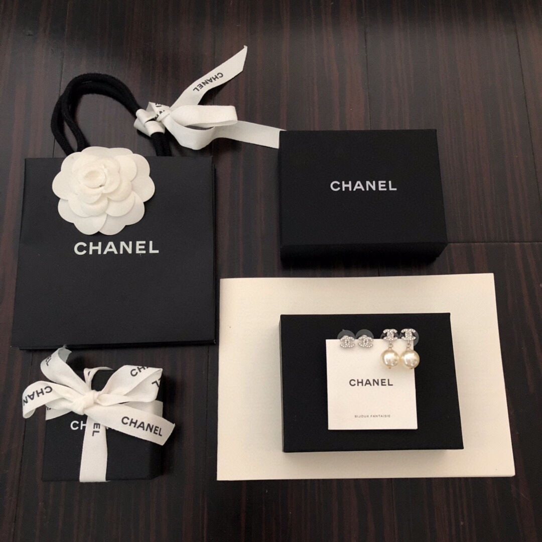 NO:720740,88160, Z +, C hanging pearl model, only the C model is sold out, using imported brass Sch H Lo diamond Sch H Lo pearls, pearl Z ratio 12mm, consistent Z, another century-old classic, Cartier high-end jewelry1986090988160, Z +,C吊珍珠款,单单C款售罄,采用进口黄铜施H洛钻施H洛珍珠 ,珍珠Z比例12mm,一致Z,又一百年经典之作,,卡迪亚高端饰品,Jewelry