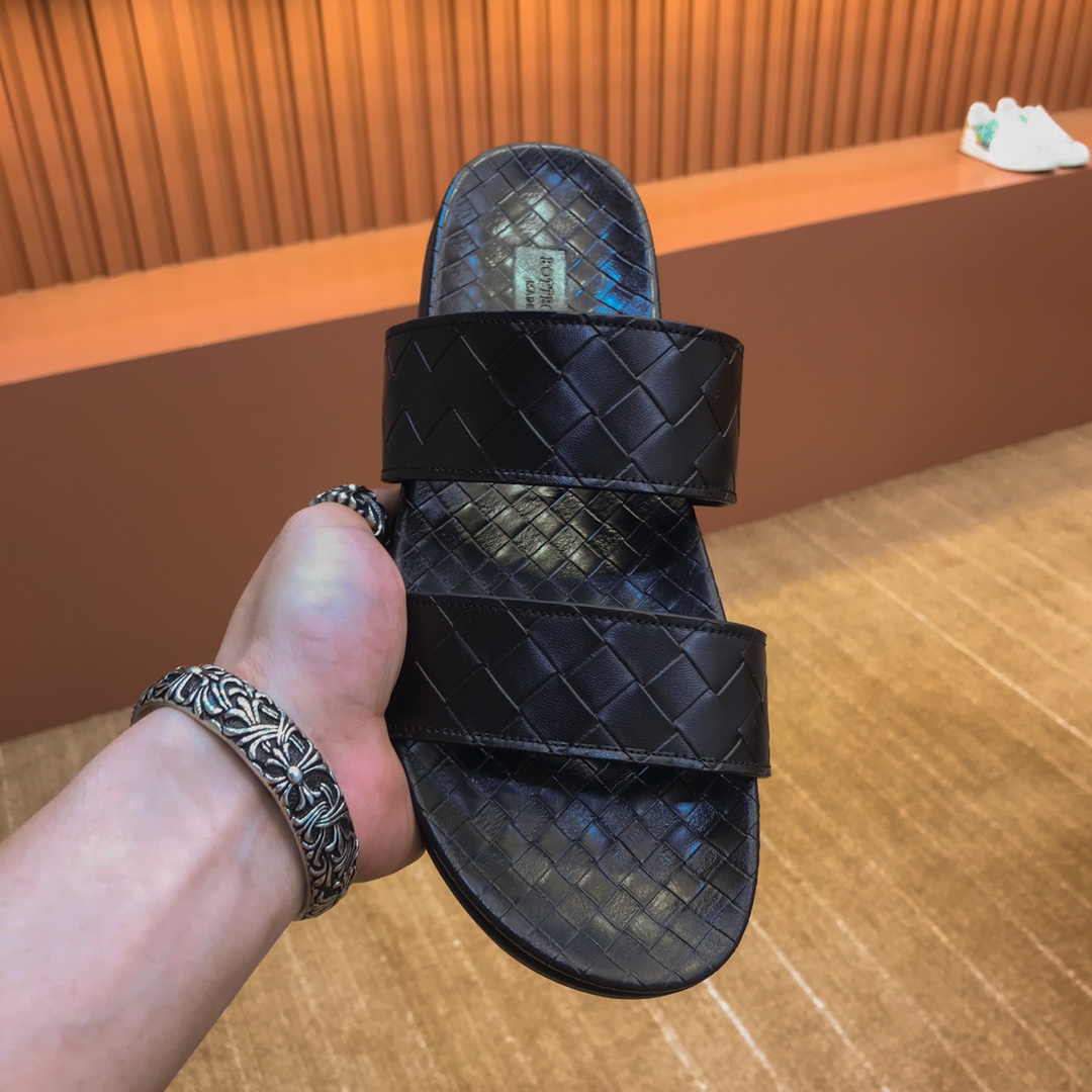 I0 Bottega Veneta 鞋面采用优质面料 特供大底 质感超赞 细节决定品质 38-44。