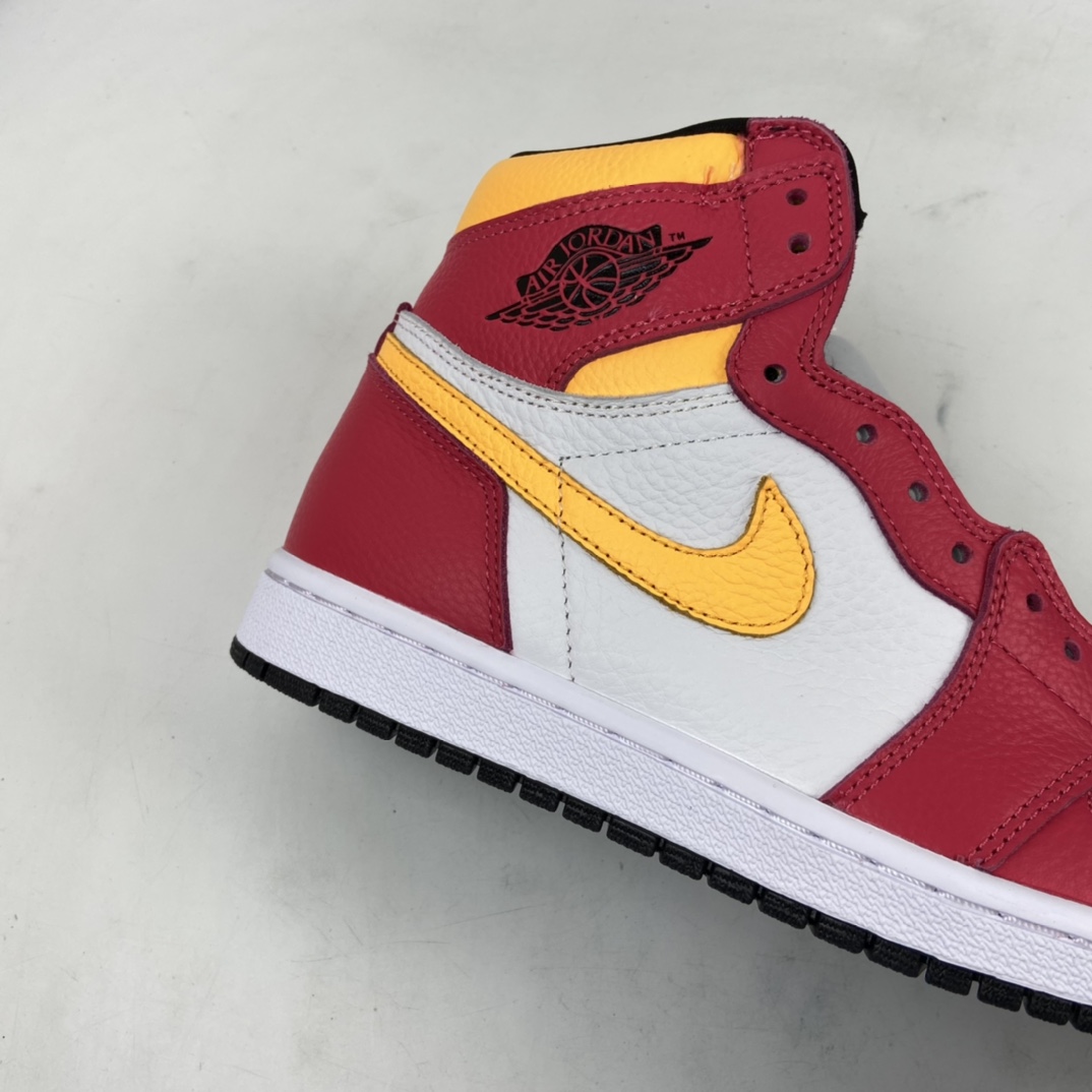 300 Air Jordan 1“Sail/University Red”AJ1 乔1奥运白红 高帮篮球鞋 555088-603