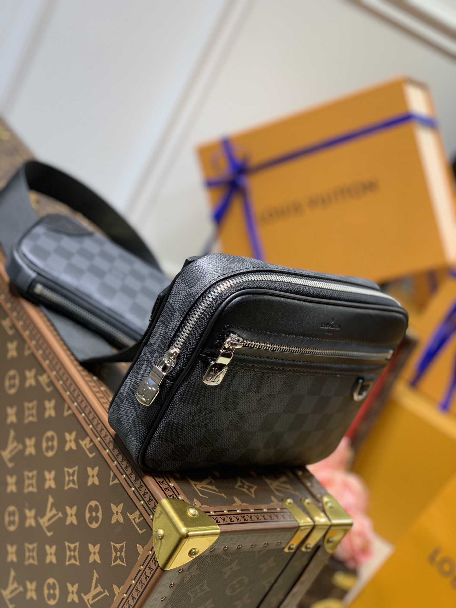 Louis Vuitton LV Scott 二合一邮差包 N50018