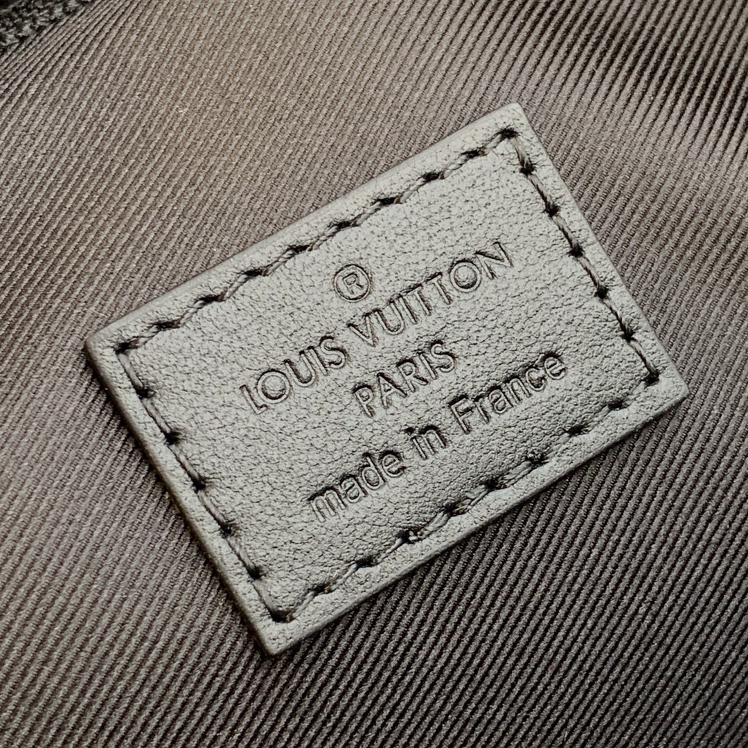 Shop Louis Vuitton Ipad Pouch (M69837) by naganon