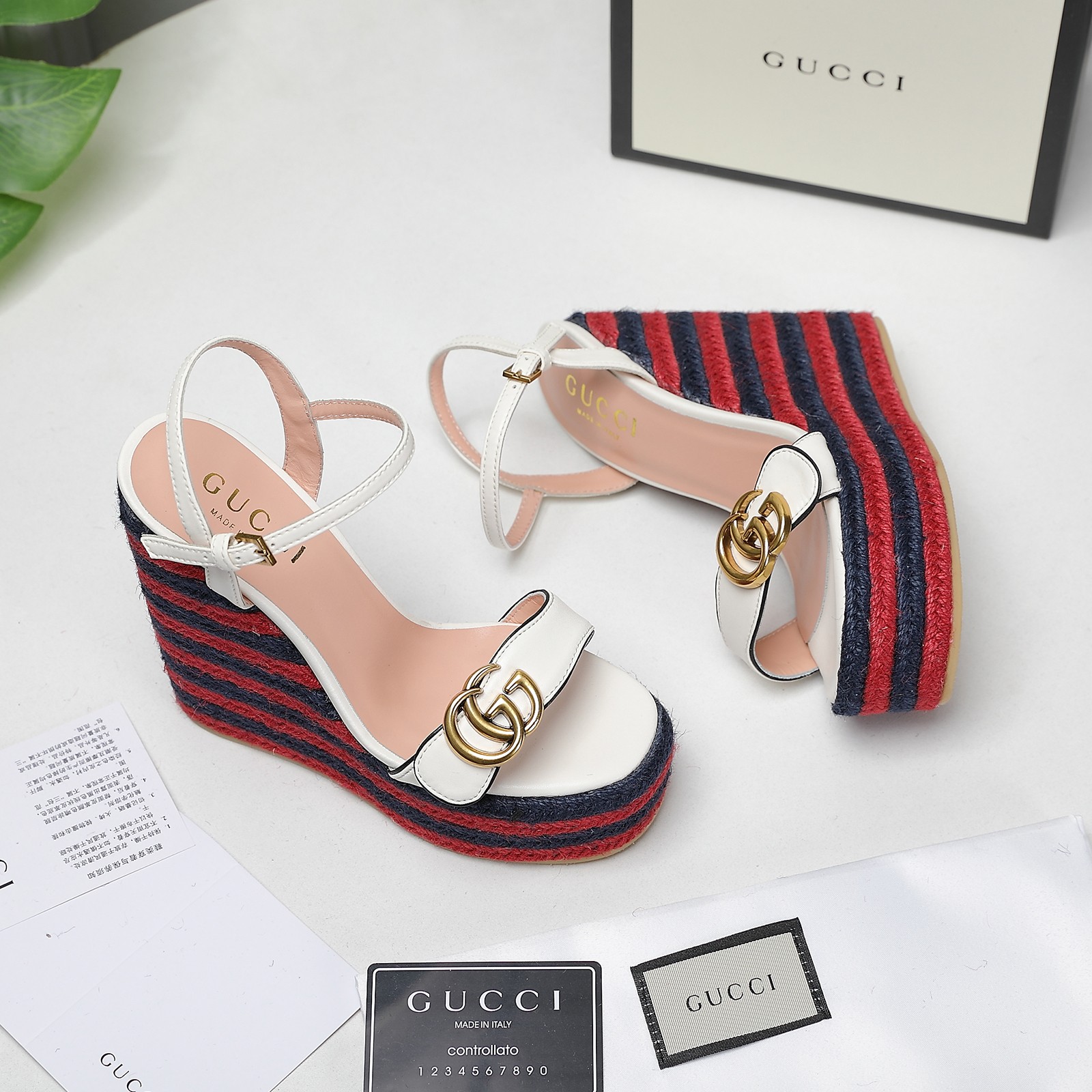 . Versión de gama alta 2021 Gucci Gucci nuevo talón inclinado sandalias de plataforma de agua Este p