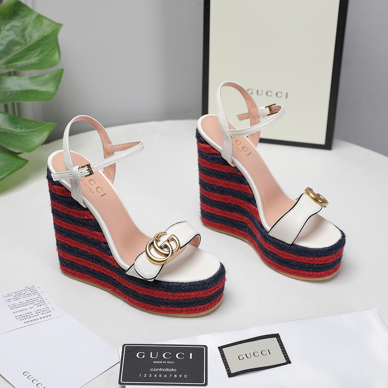 . Versión de gama alta 2021 Gucci Gucci nuevo talón inclinado sandalias de plataforma de agua Este p