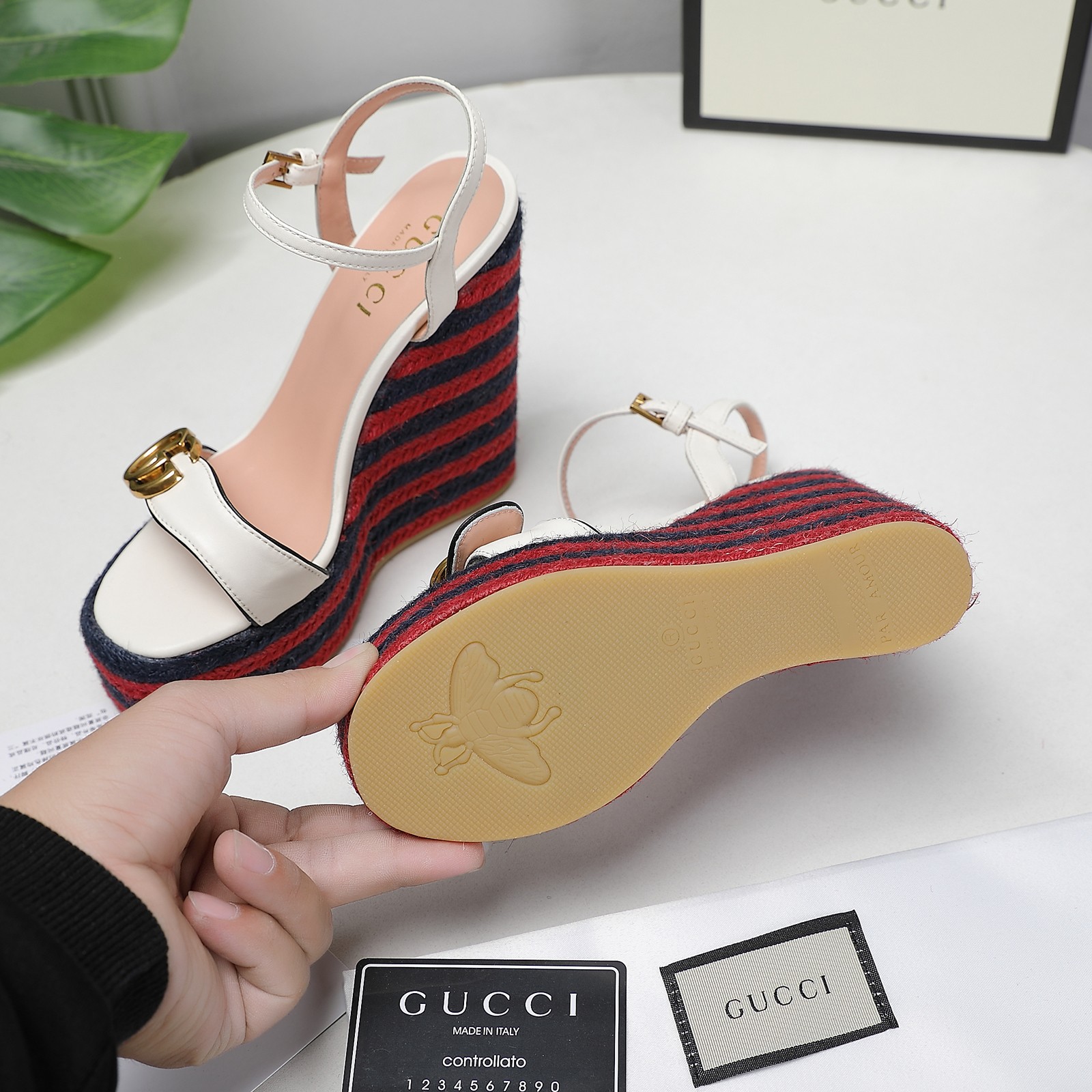 . Versión de gama alta 2021 Gucci Gucci nuevo talón inclinado sandalias de plataforma de agua Este p