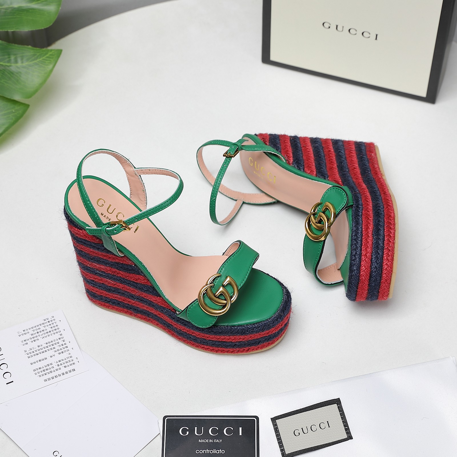 . Versión de gama alta 2021 Gucci Gucci nuevo talón inclinado sandalias de plataforma de agua Este p