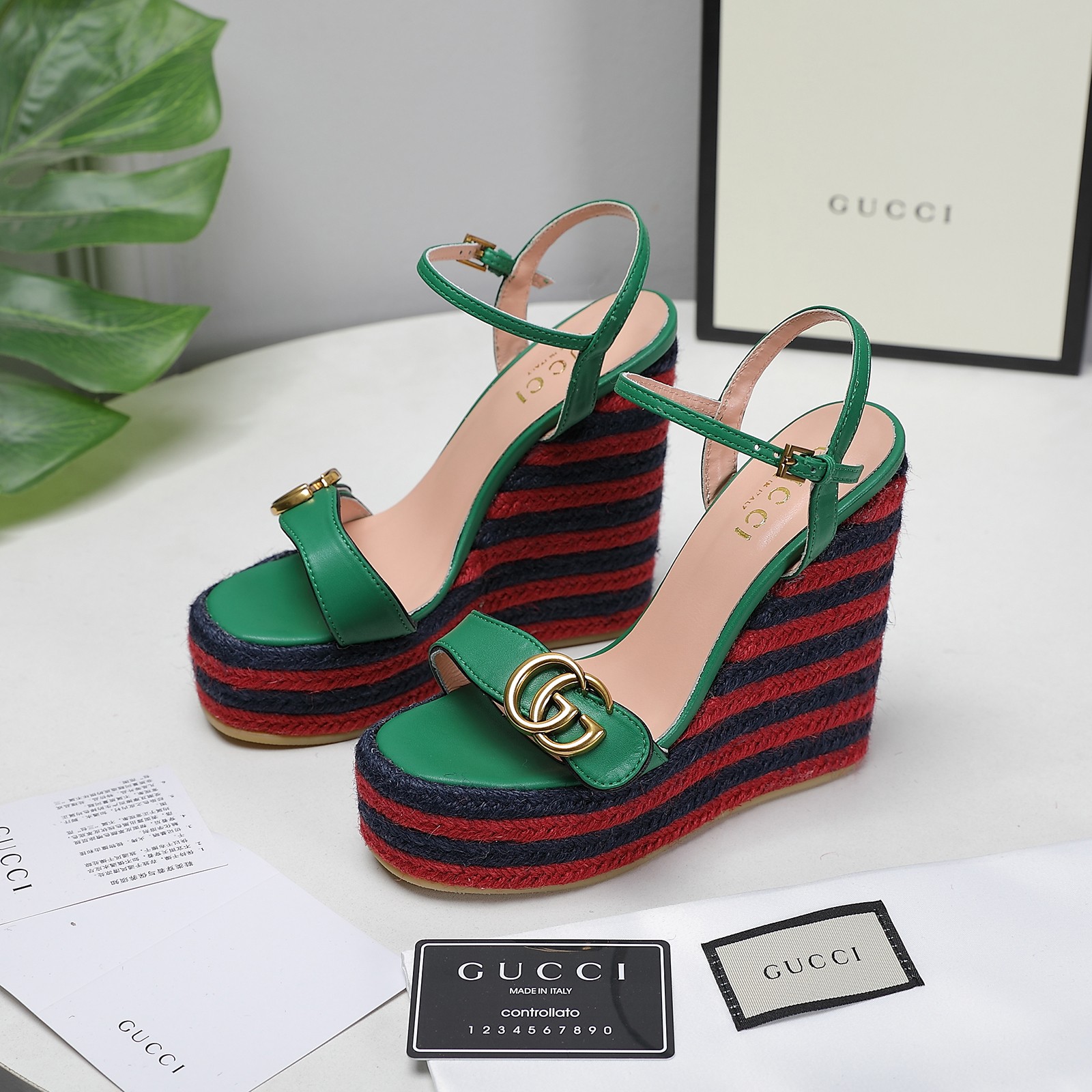 . Versión de gama alta 2021 Gucci Gucci nuevo talón inclinado sandalias de plataforma de agua Este p
