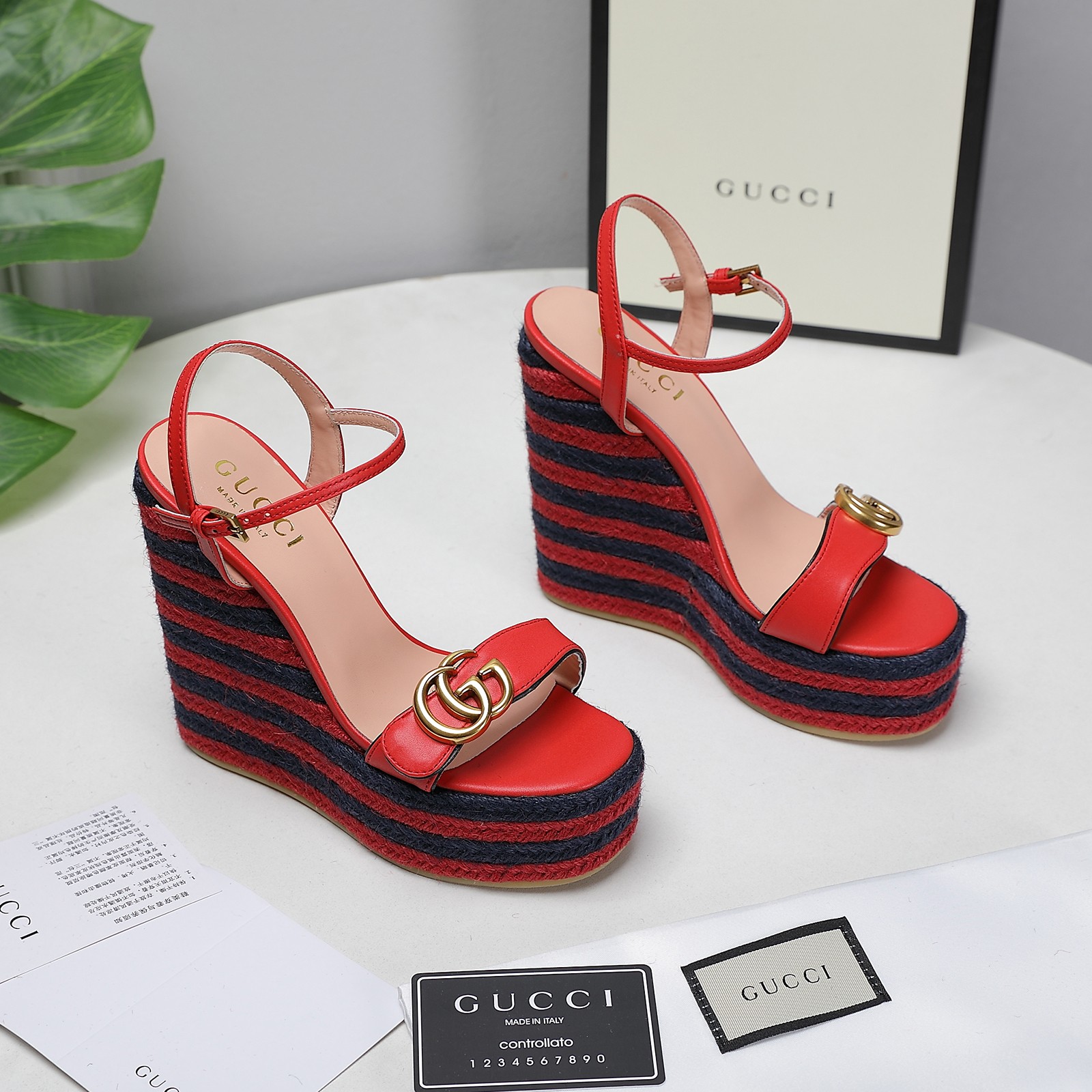 . Versión de gama alta 2021 Gucci Gucci nuevo talón inclinado sandalias de plataforma de agua Este p