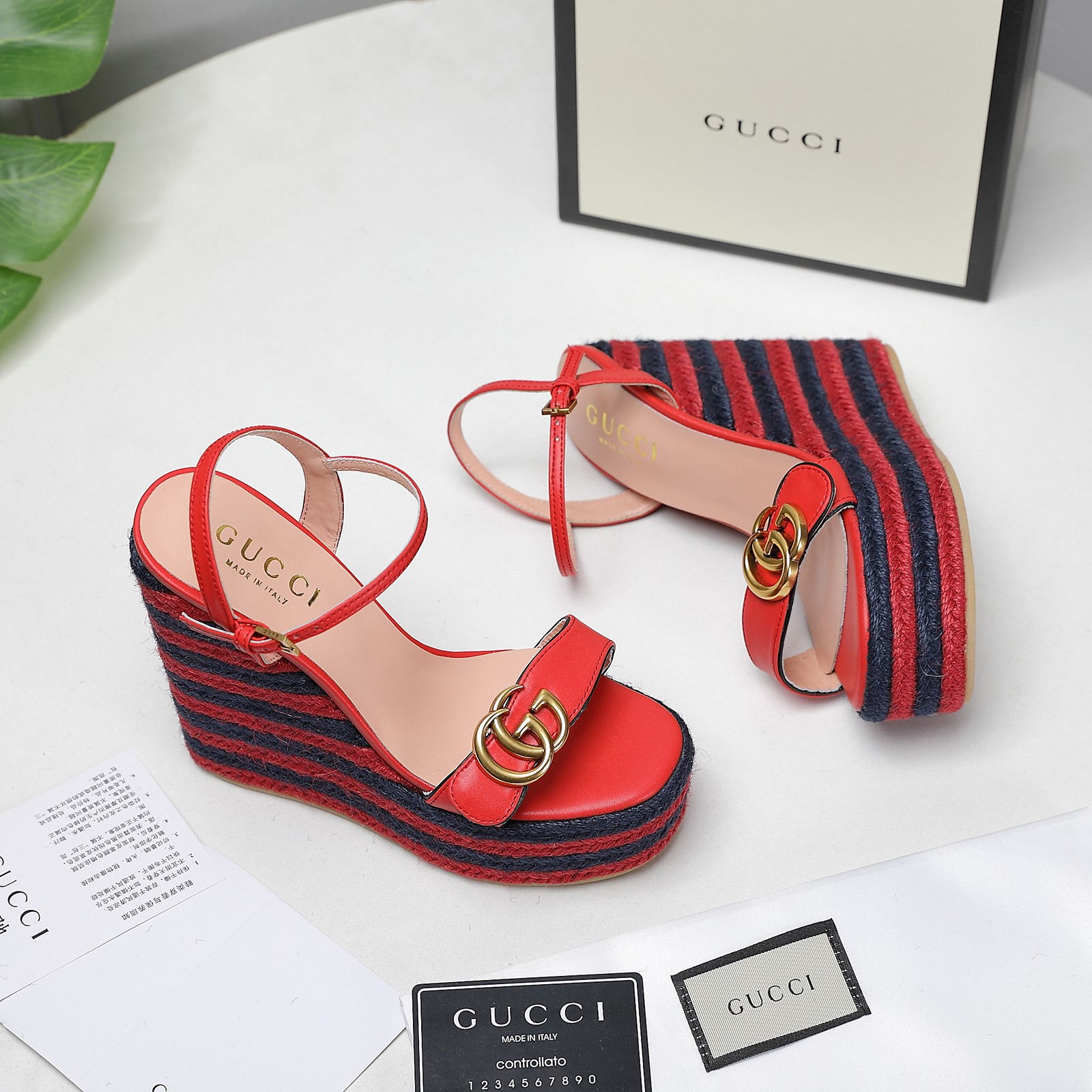 . Versión de gama alta 2021 Gucci Gucci nuevo talón inclinado sandalias de plataforma de agua Este p