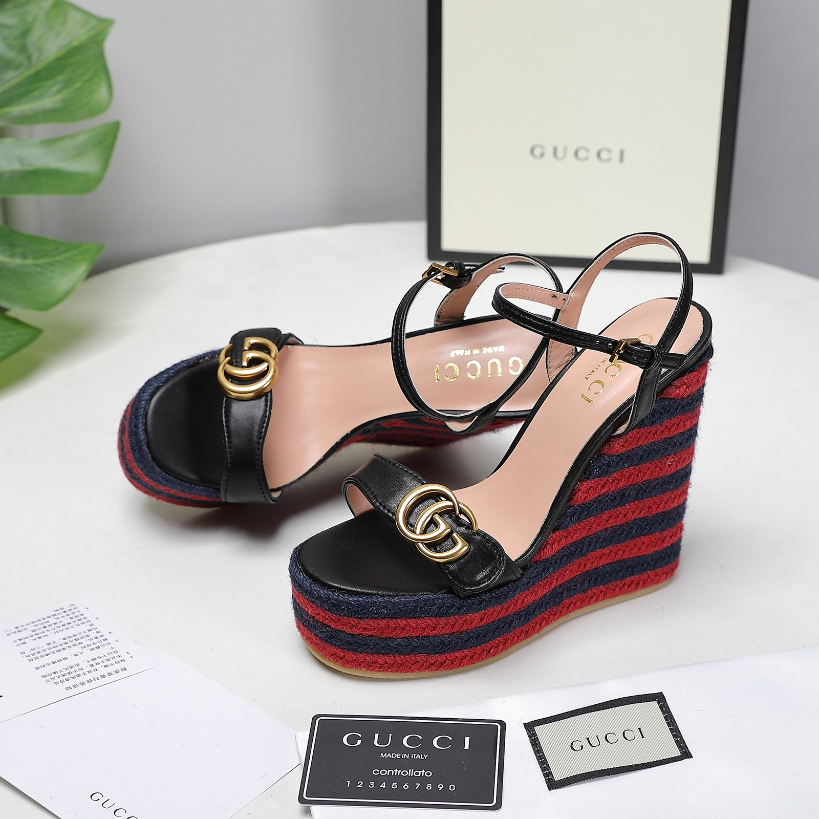 Versión de gama alta 2021Gucci Gucci nuevo talón inclinado sandalias de plataforma de agua Este par 