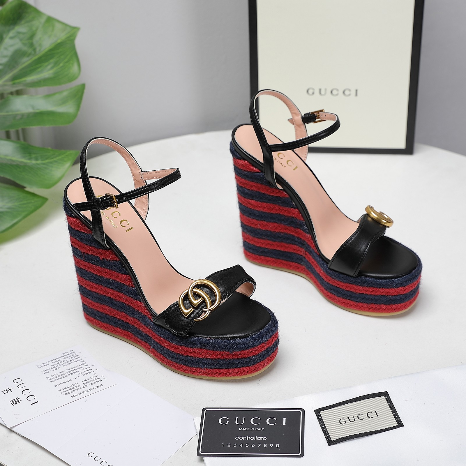 Versión de gama alta 2021Gucci Gucci nuevo talón inclinado sandalias de plataforma de agua Este par 