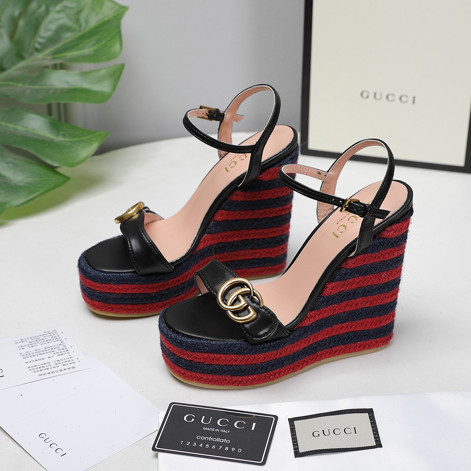 Versión de gama alta 2021Gucci Gucci nuevo talón inclinado sandalias de plataforma de agua Este par 