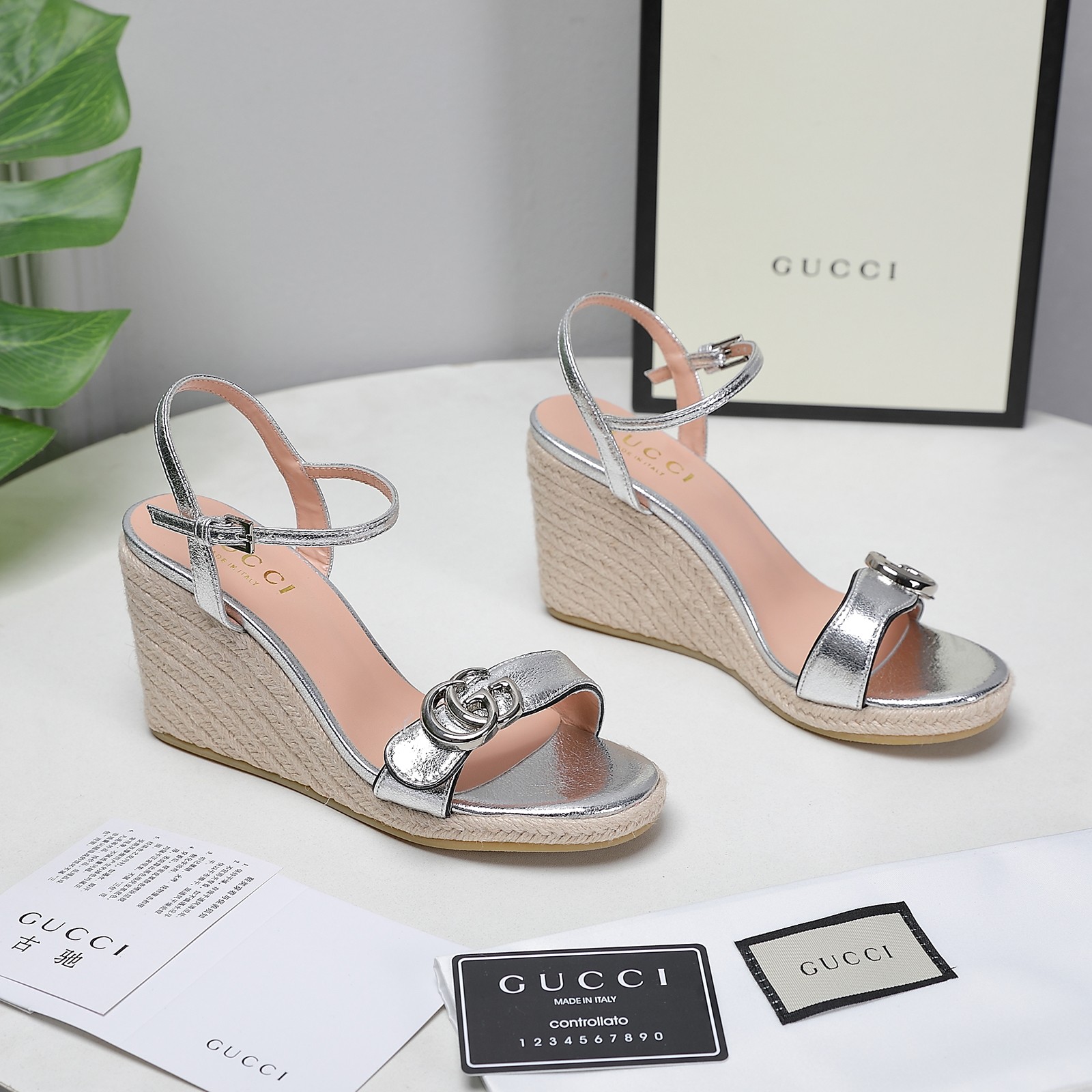 . Versión de gama alta 2021 Gucci Gucci nuevo talón inclinado sandalias de plataforma de agua Este p