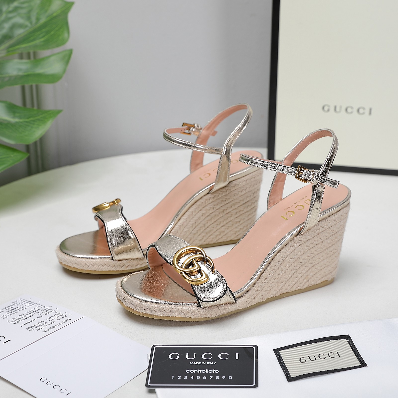 . Versión de gama alta 2021 Gucci Gucci nuevo talón inclinado sandalias de plataforma de agua Este p