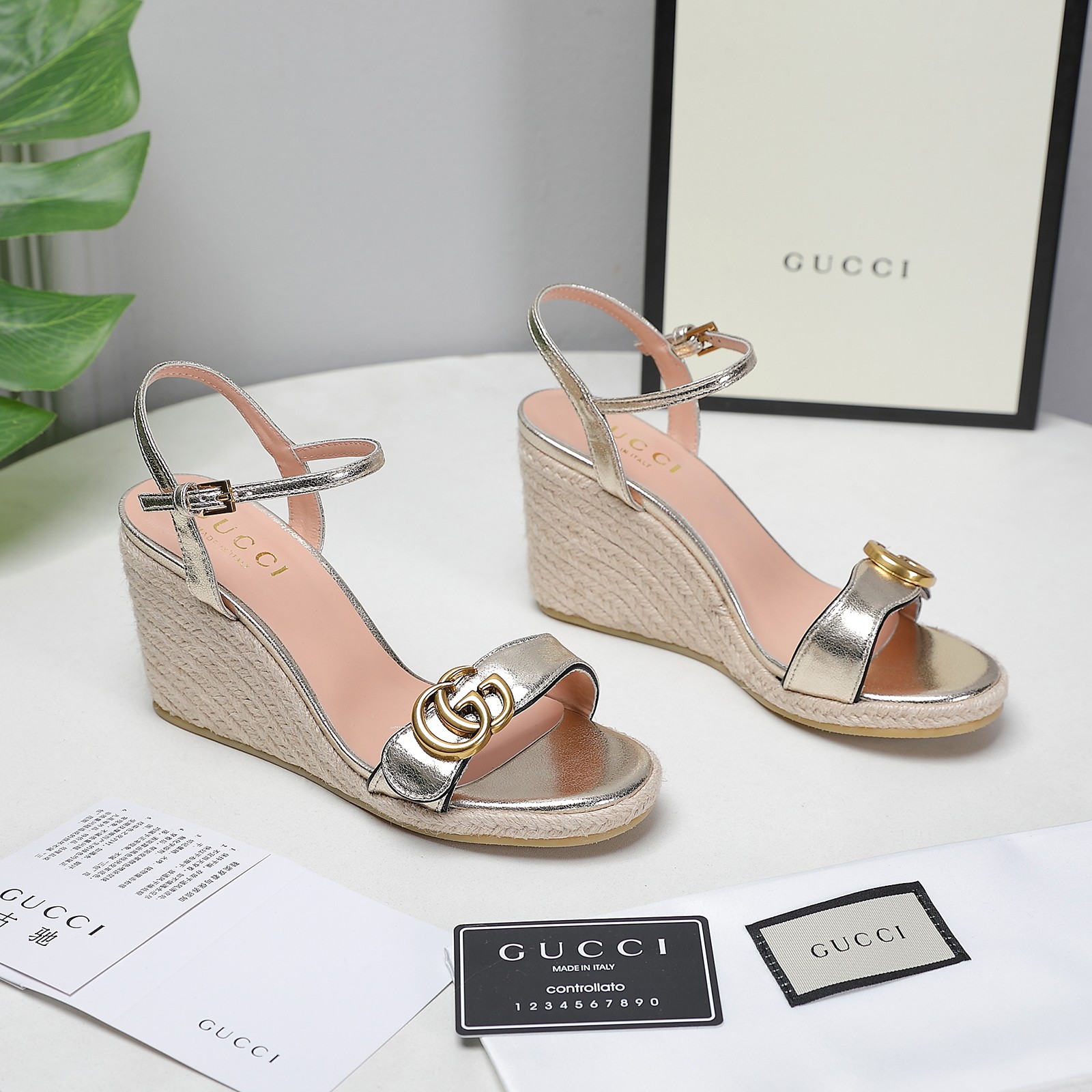 . Versión de gama alta 2021 Gucci Gucci nuevo talón inclinado sandalias de plataforma de agua Este p