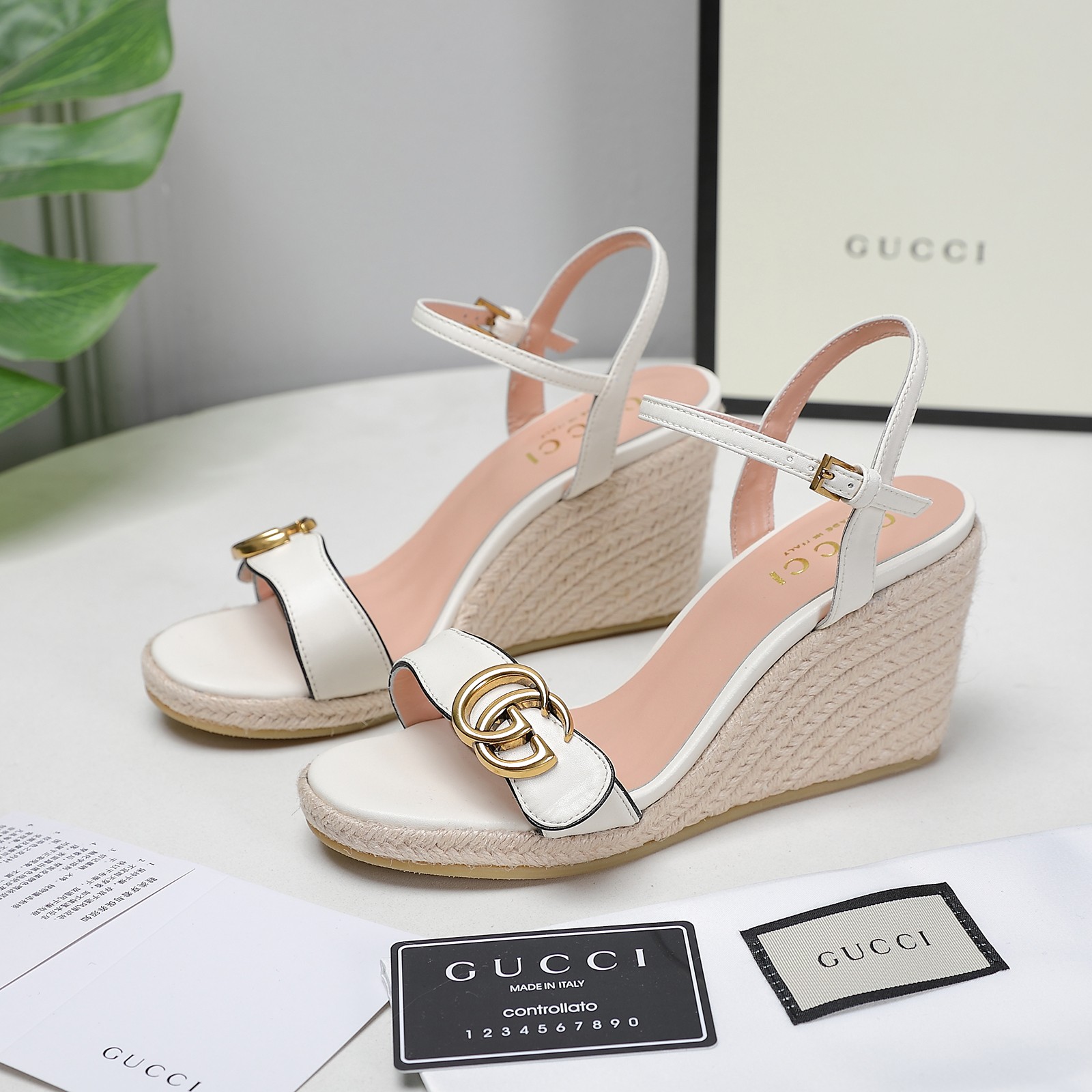 . Versión de gama alta 2021 Gucci Gucci nuevo talón inclinado sandalias de plataforma de agua Este p