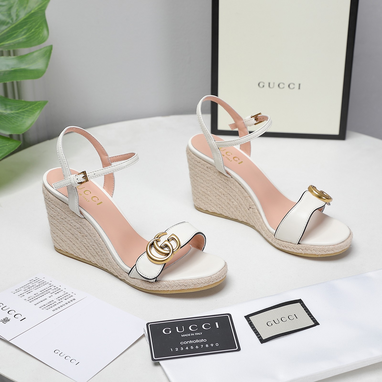 . Versión de gama alta 2021 Gucci Gucci nuevo talón inclinado sandalias de plataforma de agua Este p