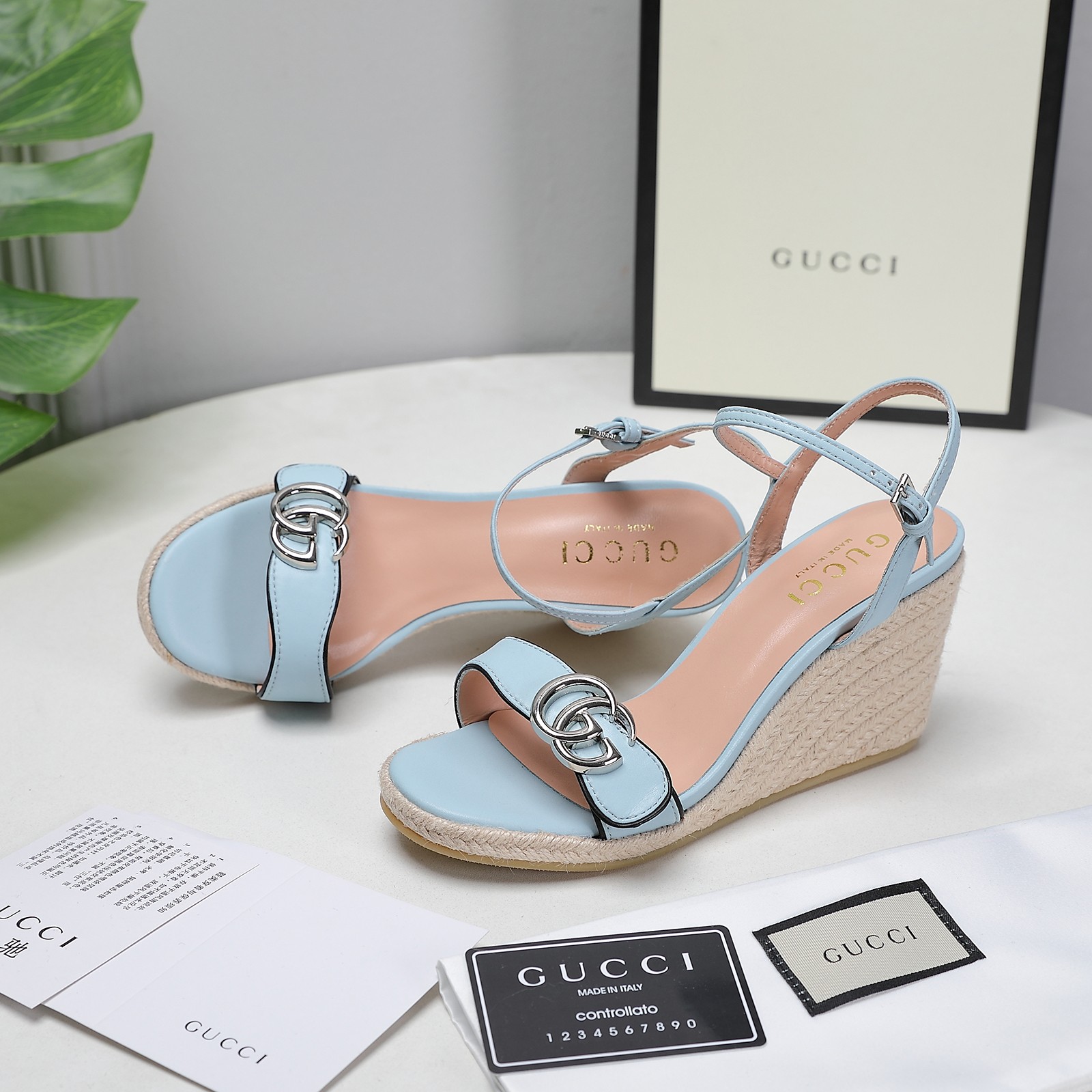 . Versión de gama alta 2021 Gucci Gucci nuevo talón inclinado sandalias de plataforma de agua Este p