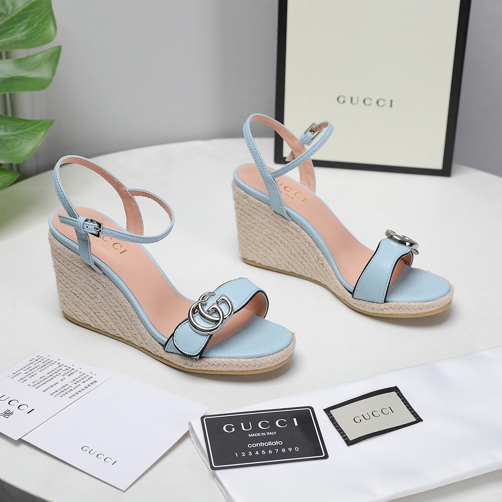 . Versión de gama alta 2021 Gucci Gucci nuevo talón inclinado sandalias de plataforma de agua Este p