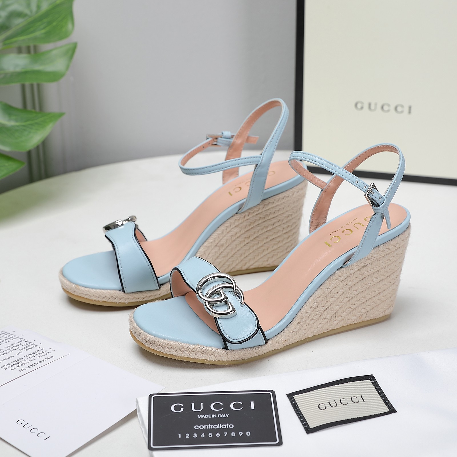 . Versión de gama alta 2021 Gucci Gucci nuevo talón inclinado sandalias de plataforma de agua Este p